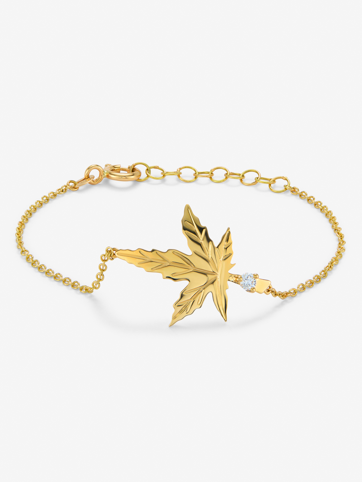 18K yellow gold bracelet with a 0.08 ct brilliant-cut diamond, in a maple leaf design