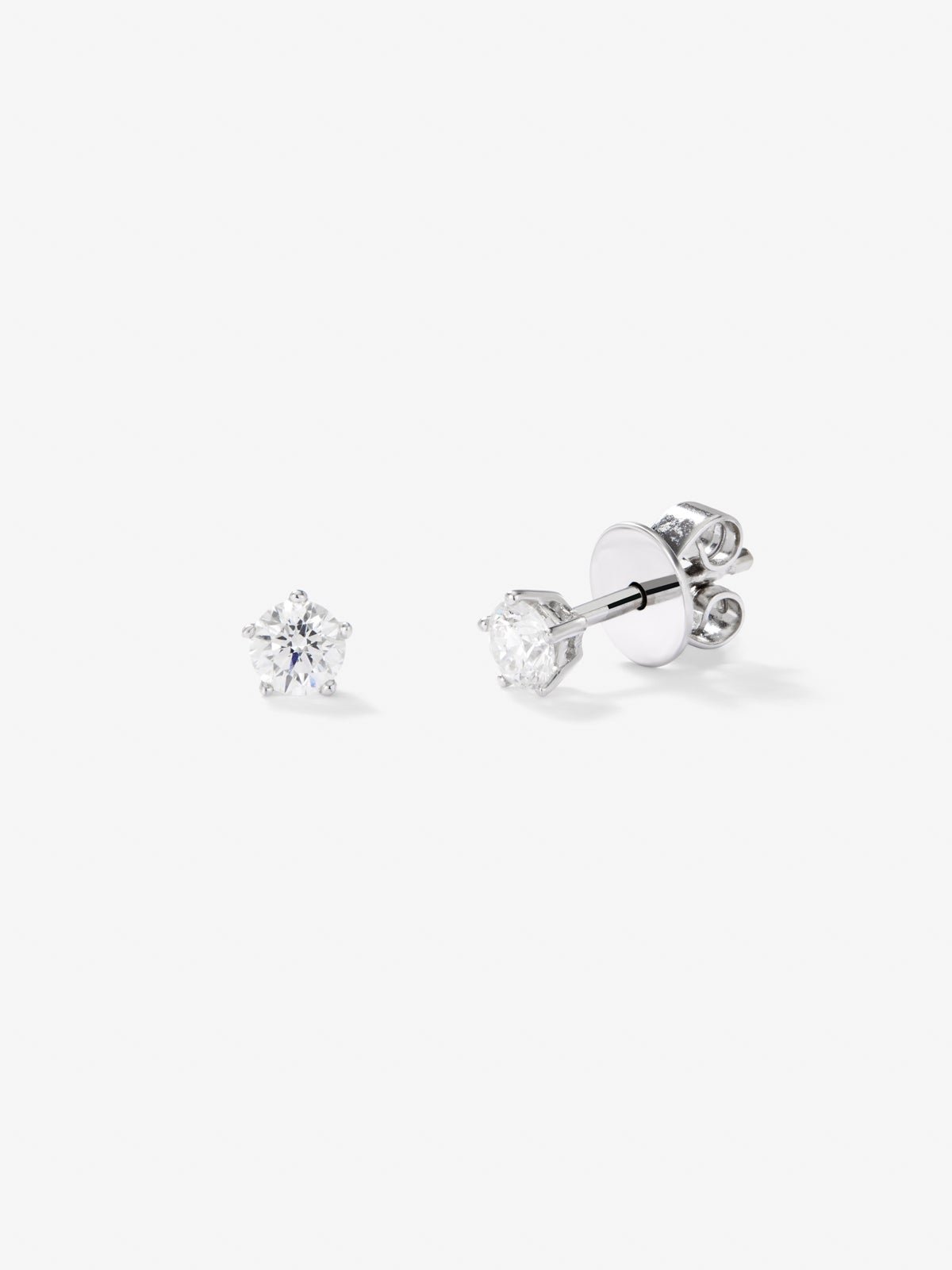 Solitary 18k White gold earrings with white diamonds