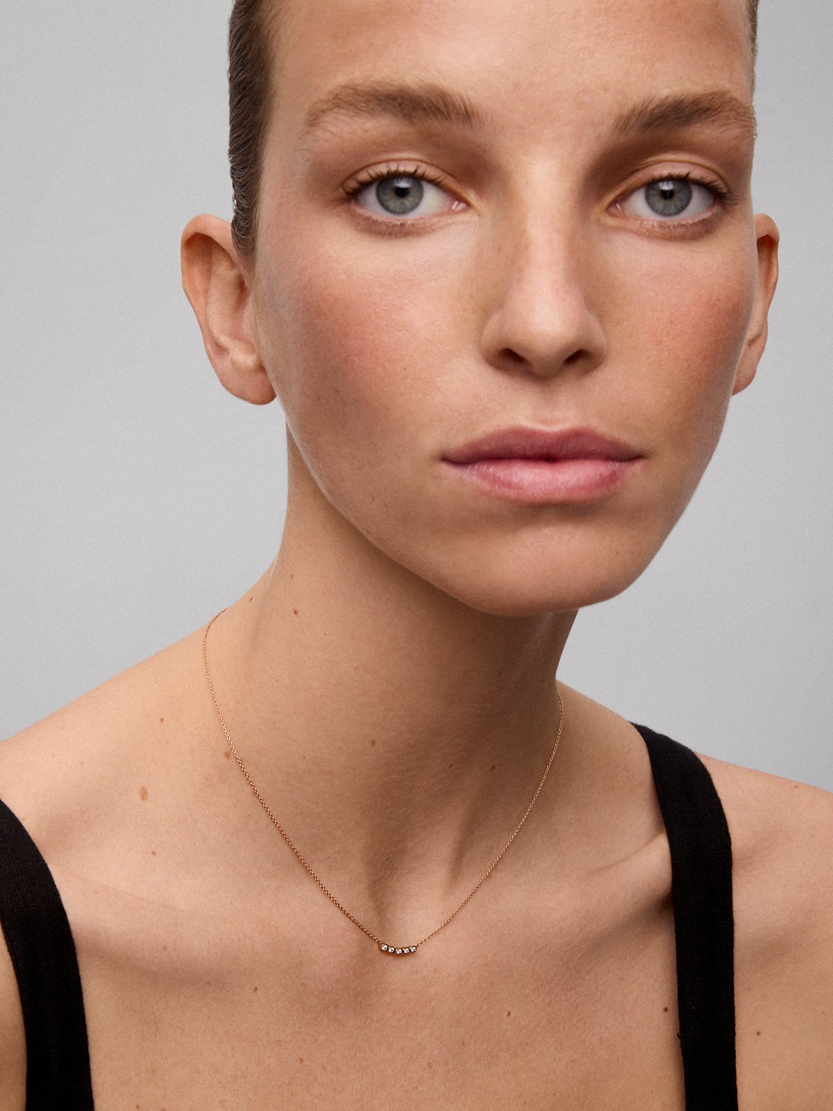 18K rose gold necklace with 5 brilliant-cut diamonds with a total of 0.07 cts