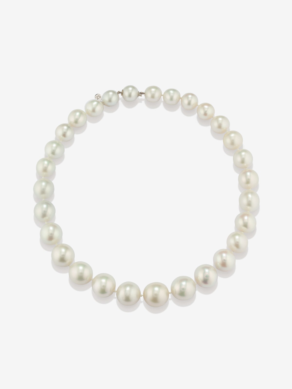 Australian pearl necklace with hidden 18kt white gold clasp.