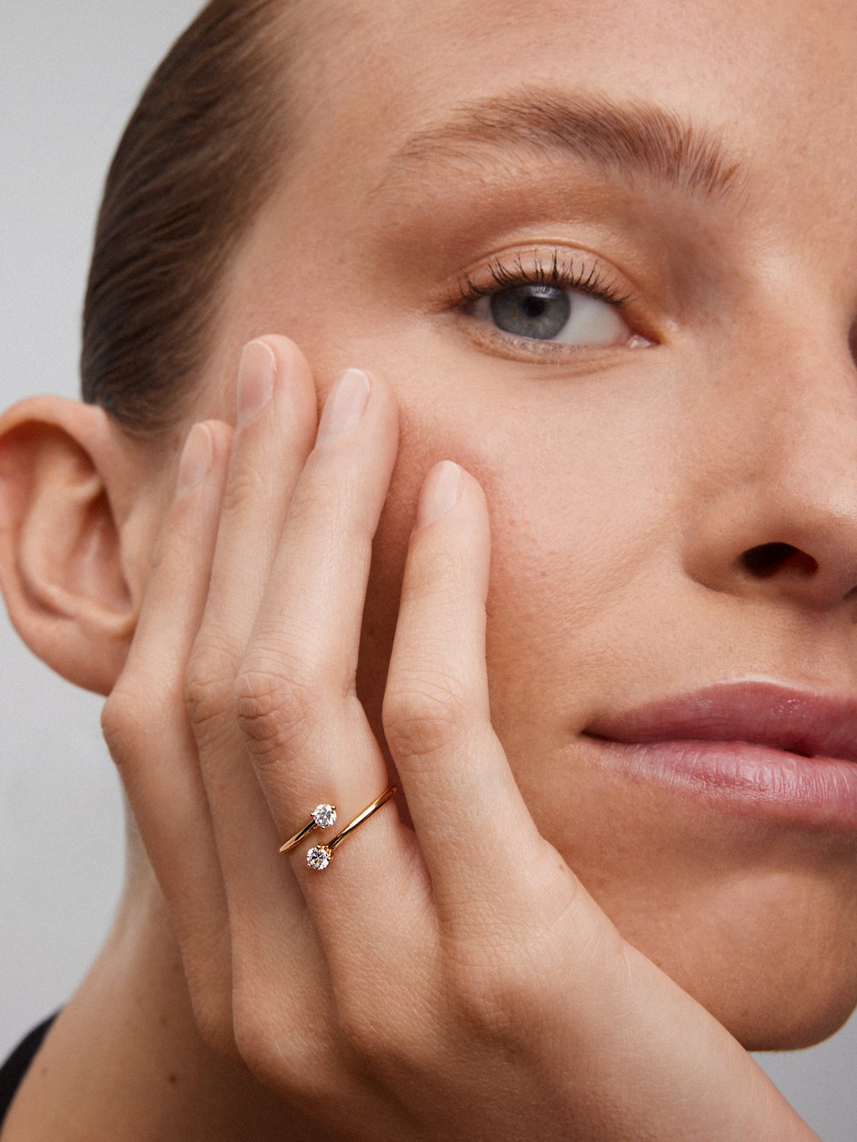 You and me ring in 18K rose gold with 2 brilliant-cut diamonds with a total of 0.26 cts