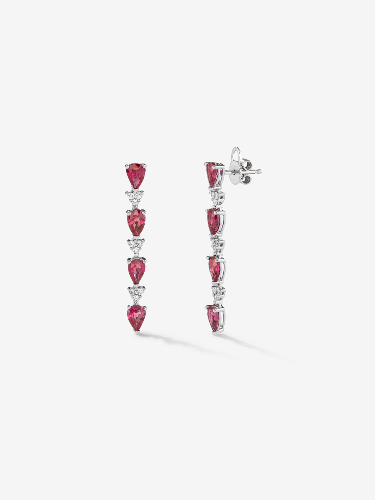 18k white gold earrings with red ruby ​​with pear size of 3.68 cts and white diamonds in 0.26 cts bright size