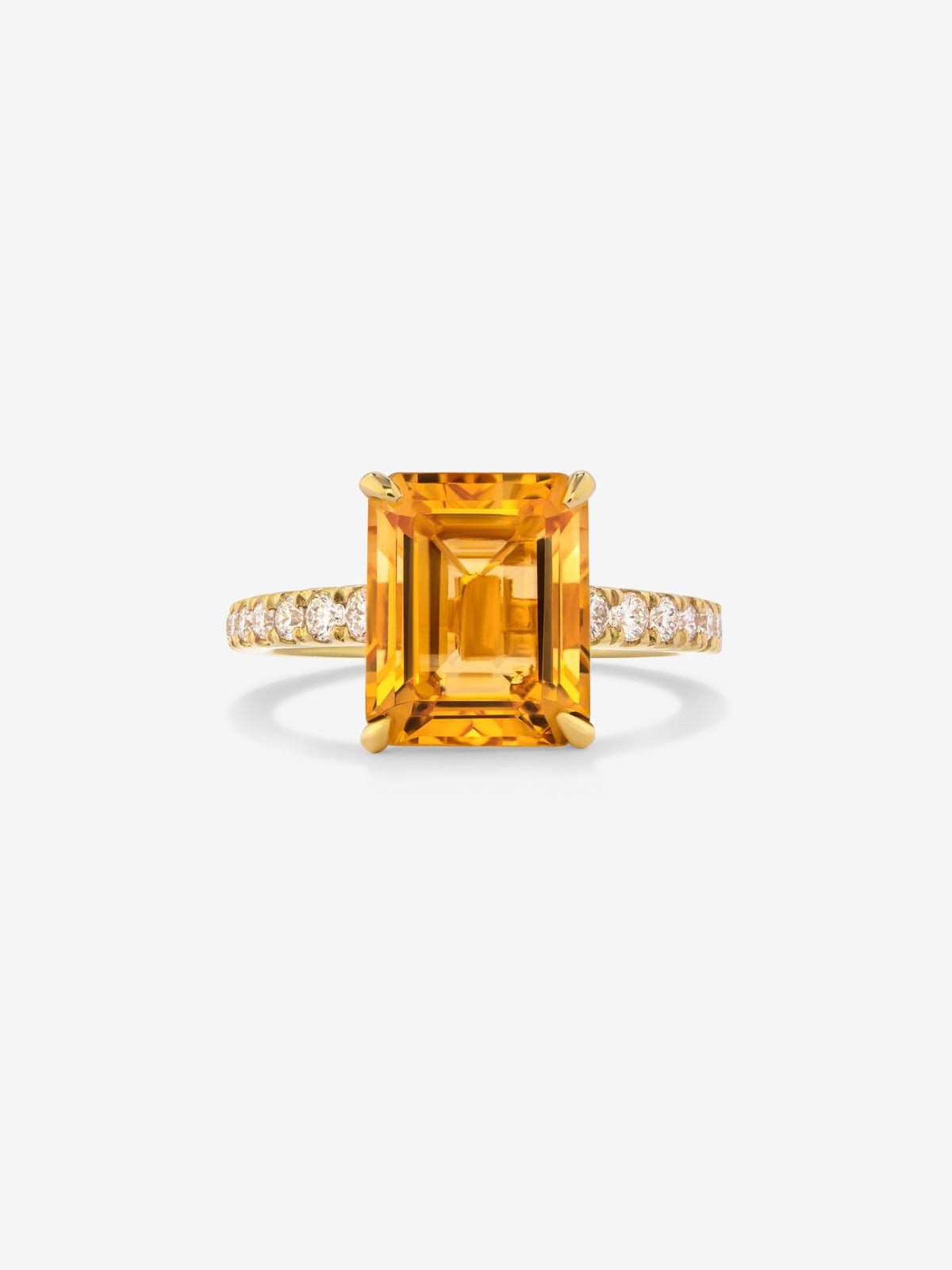 18K yellow gold ring with emerald-cut citrine quartz of 3.7 cts and 14 brilliant-cut diamonds with a total of 0.32 cts