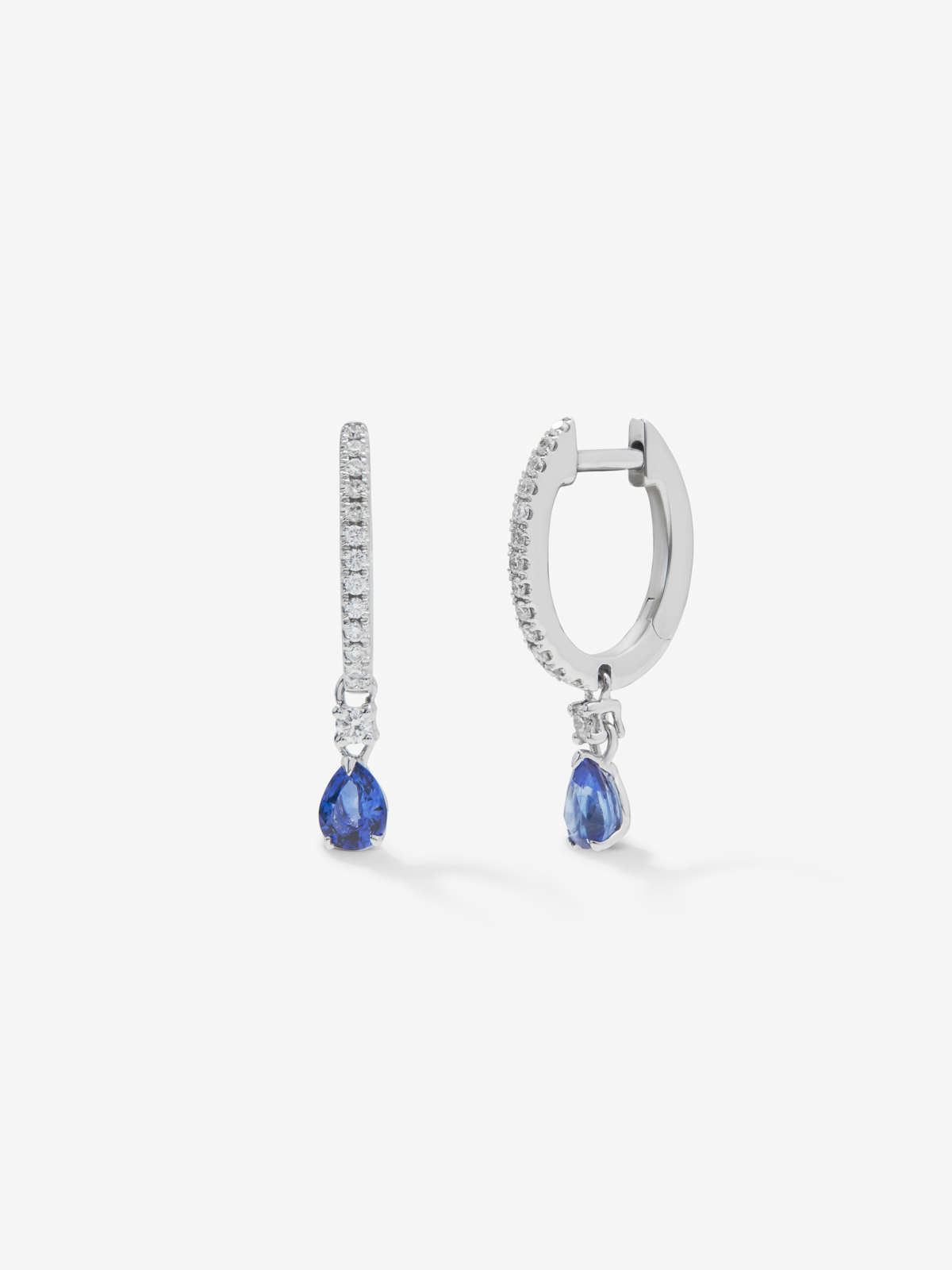 Pendientes de aro de oro blanco de 18K con zafiros azules en talla pera de 0,51 cts y diamantes blancos en talla brillante de 0,16 cts