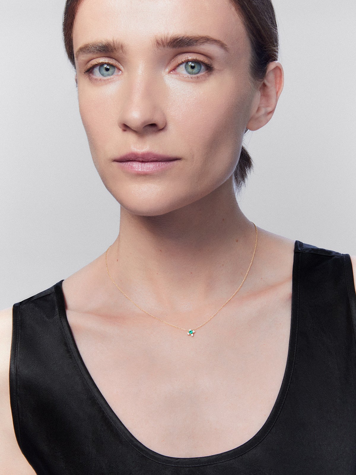 18K Yellow Gold Flower Pendant Chain with Emerald and Diamonds