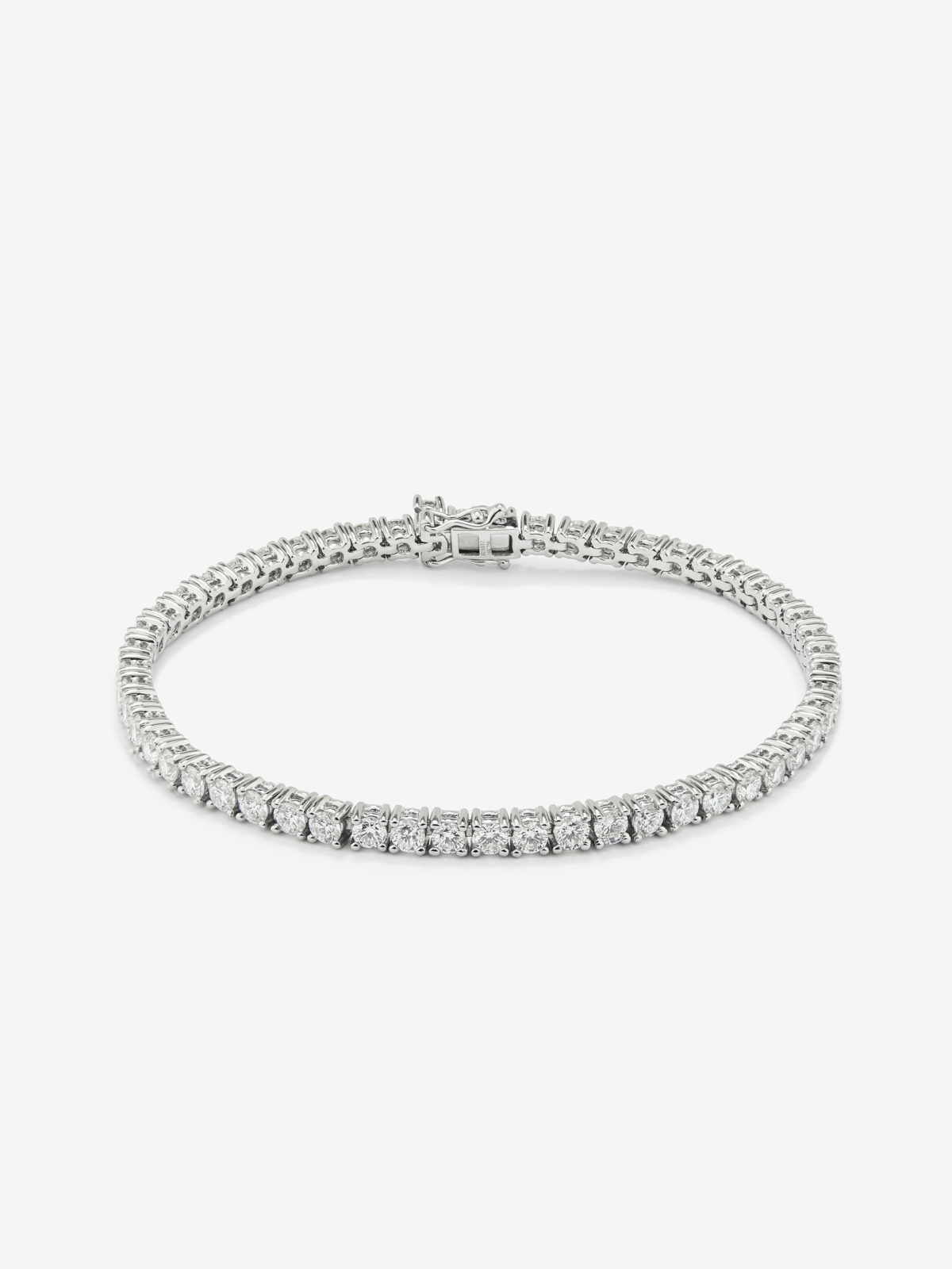 18K white gold bracelet with white diamonds in 5.7 cts