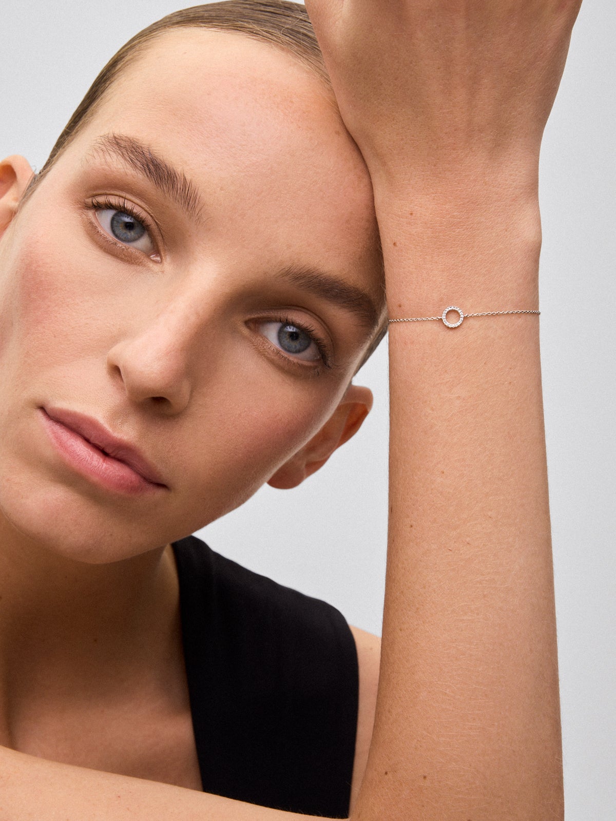 18K white gold bracelet with pave diamonds chain