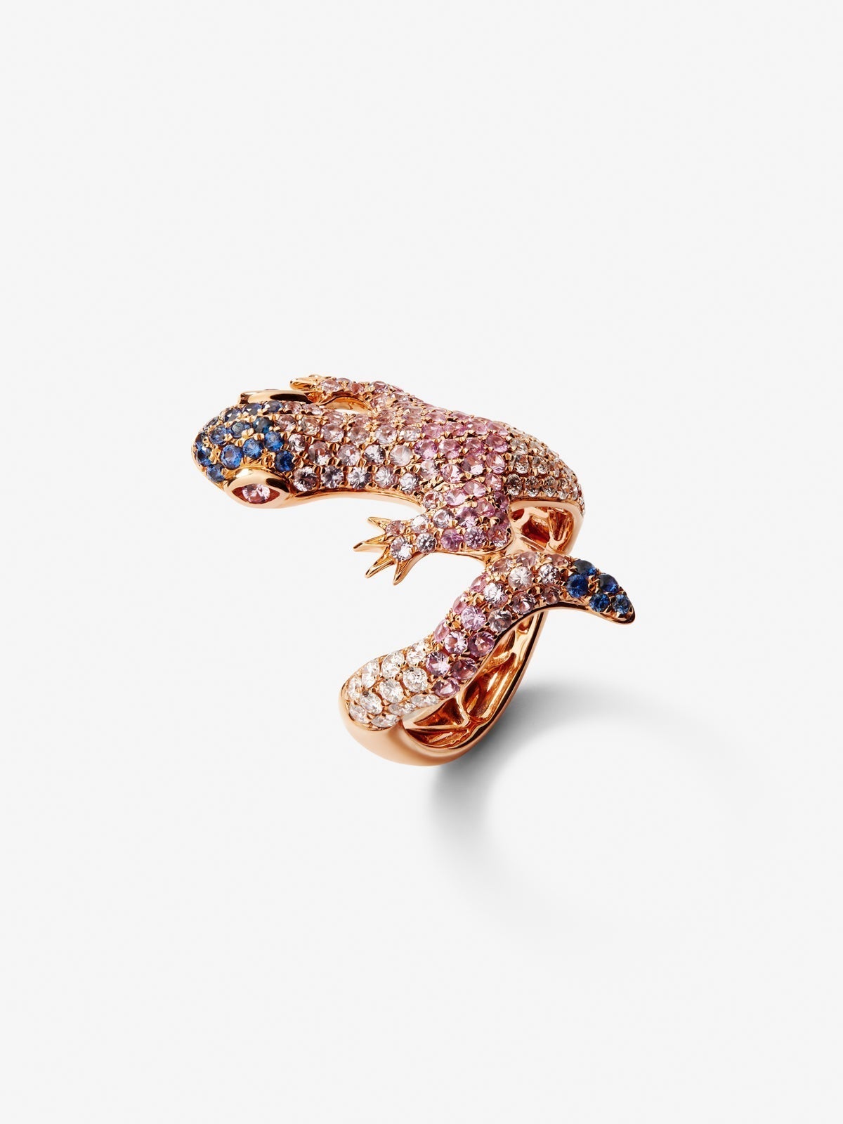Anillo de oro rosa de 18K con  20 diamantes en talla brillante con un total de 3,3 cts y 160 zafiros multicolor con un total de 2,69 cts con forma de salamandra
