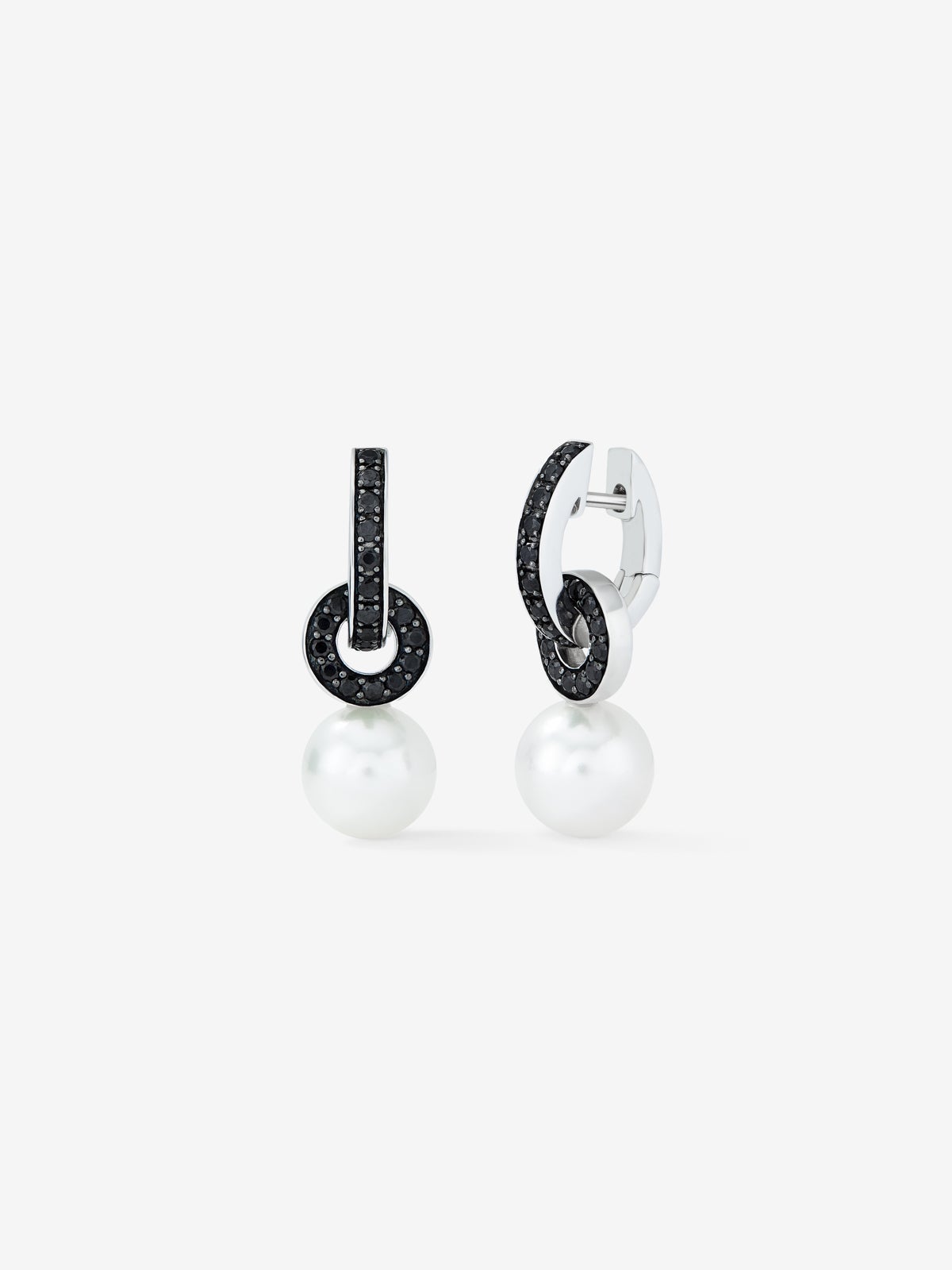 Double hoop earring made from 925 silver combined with 8.5 mm Akoya pearl and spinel.