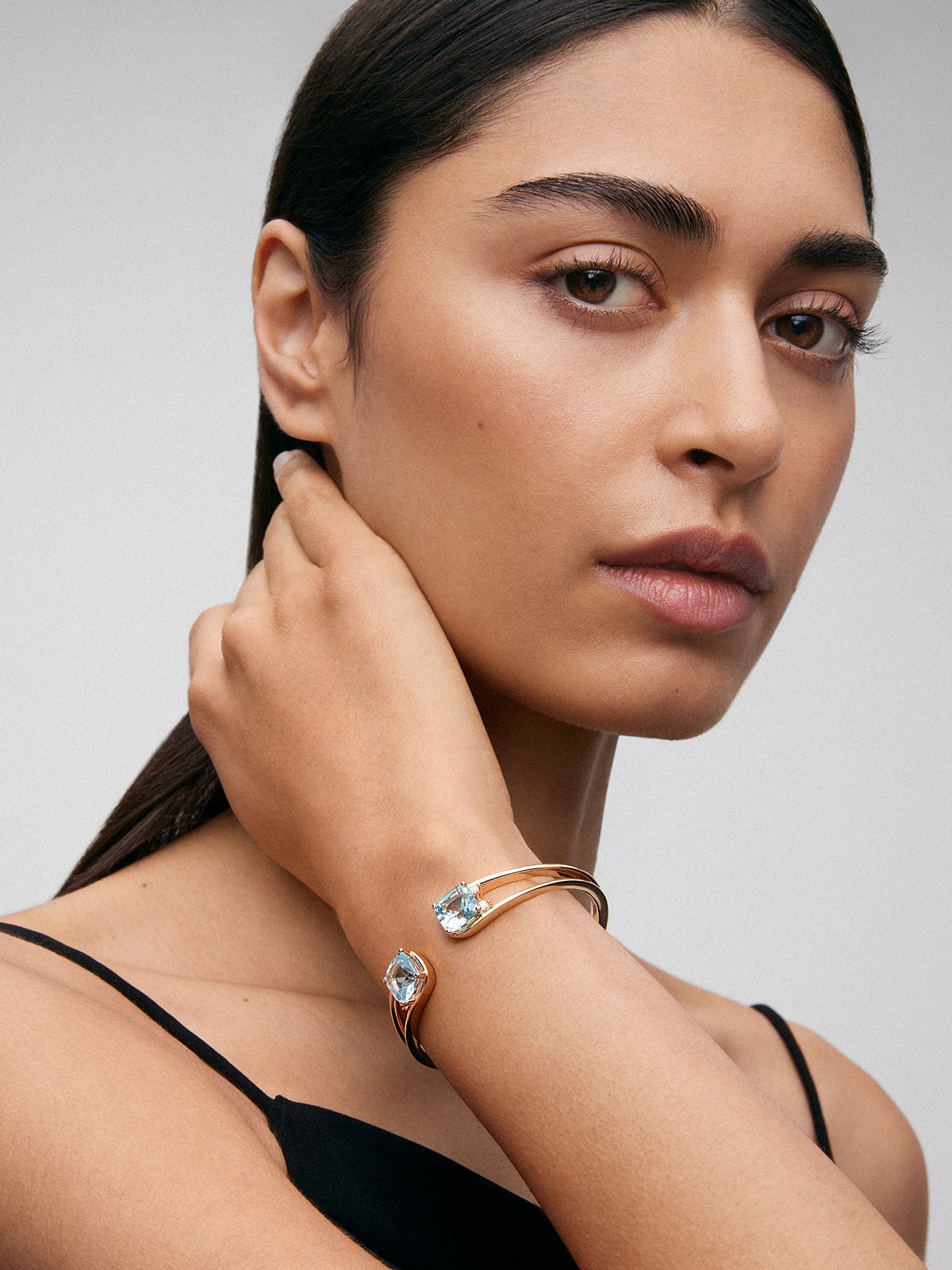 Rigid 18K yellow gold bracelet with 2 sky blue topazes in cushion cut with a total of 0.12 cts