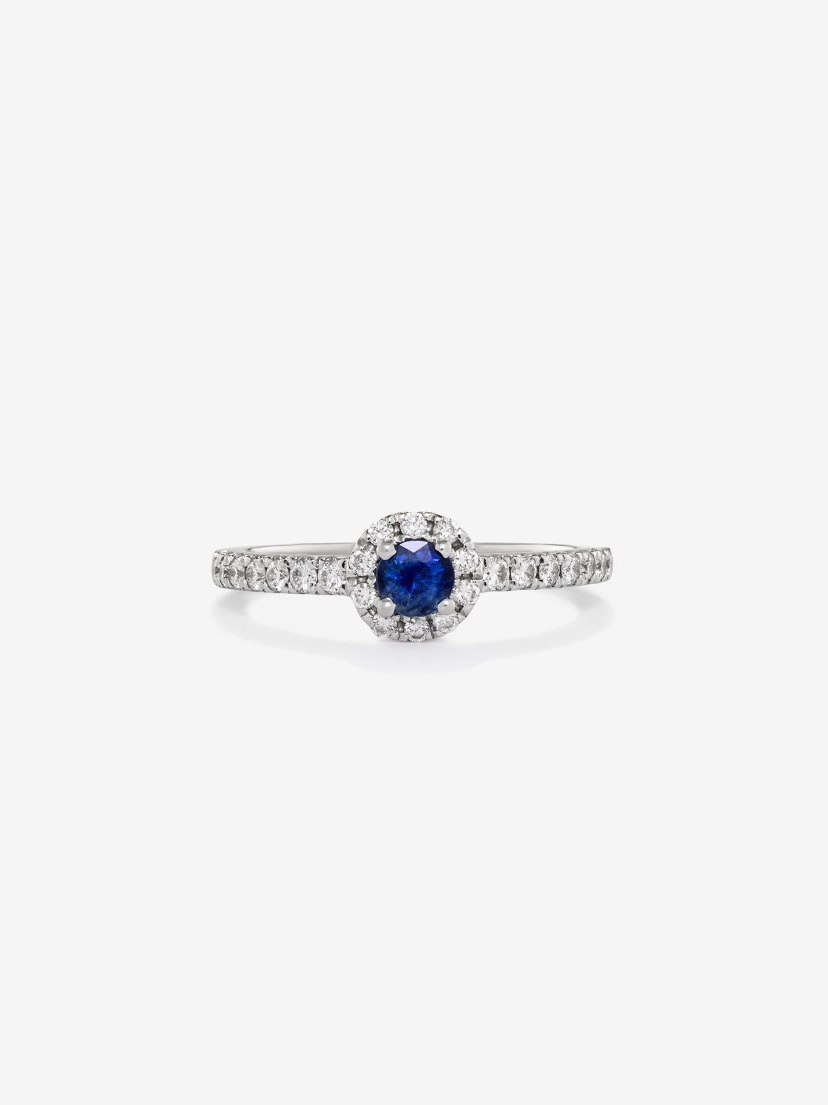 18K white gold ring with brilliant-cut blue sapphire of 0.4 cts and border and arm of 24 brilliant-cut diamonds with a total of 0.3 cts