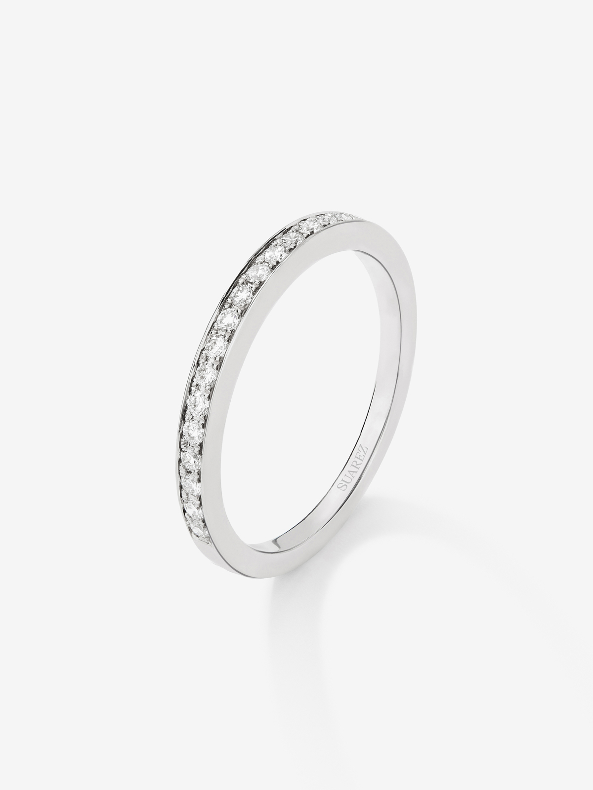 Half ring in 18K white gold with 18 brilliant-cut diamonds with a total of 0.17 cts