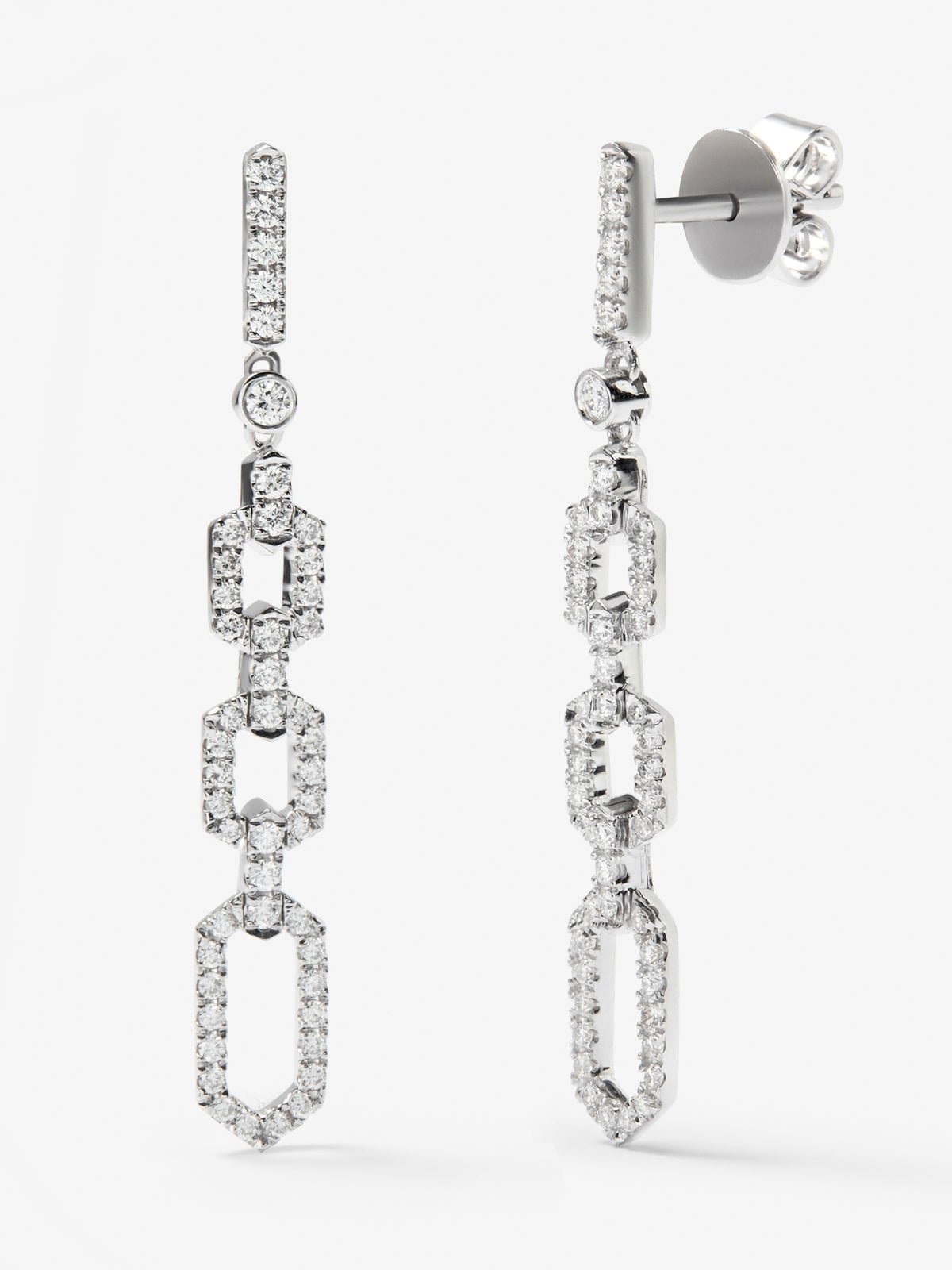 Pendientes de oro blanco de 18K con 96 diamantes en talla brillante con un total de 0,58 cts