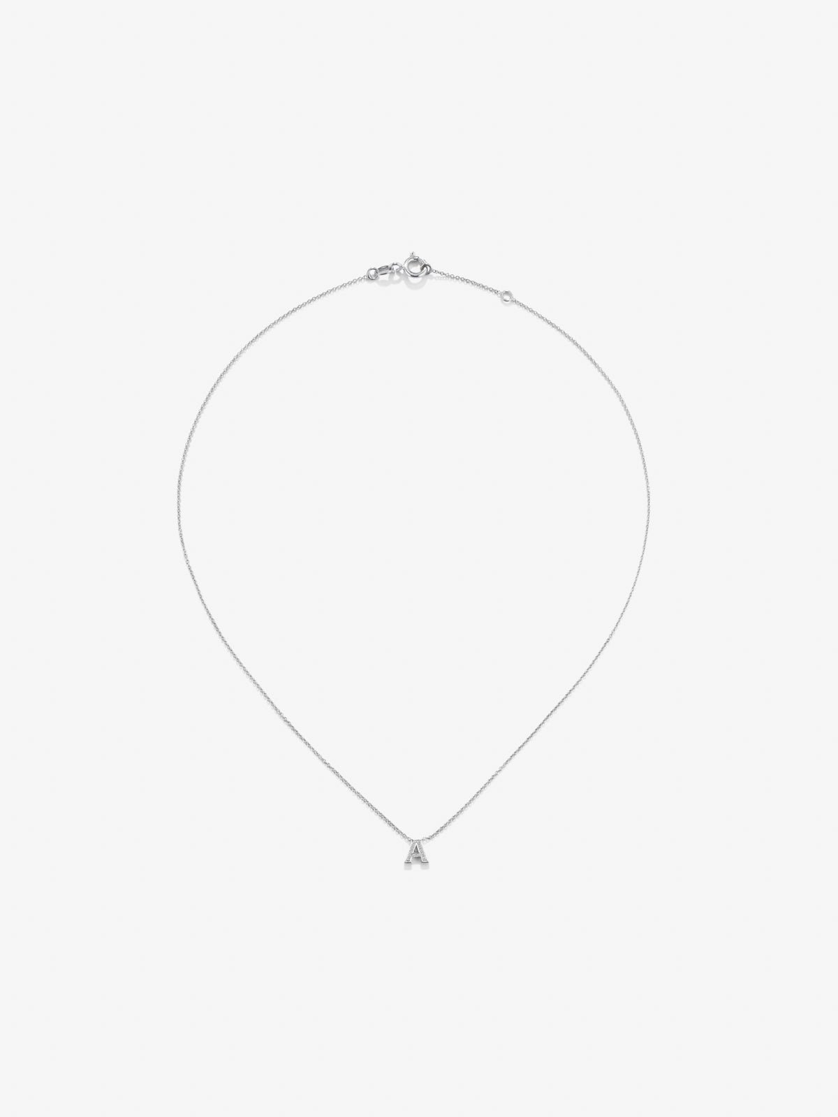 Colgante cadena con inicial pequeña de oro blanco de 18K y diamantes