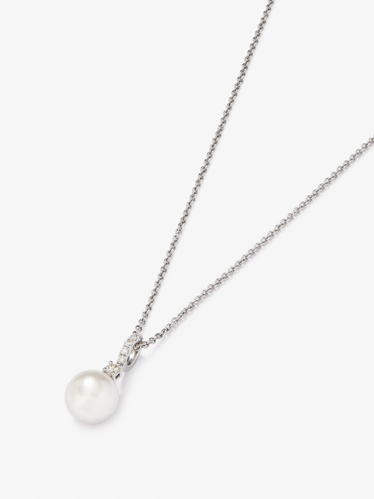 18K white gold pendant with pearl akoya and 0.1 cts diamonds