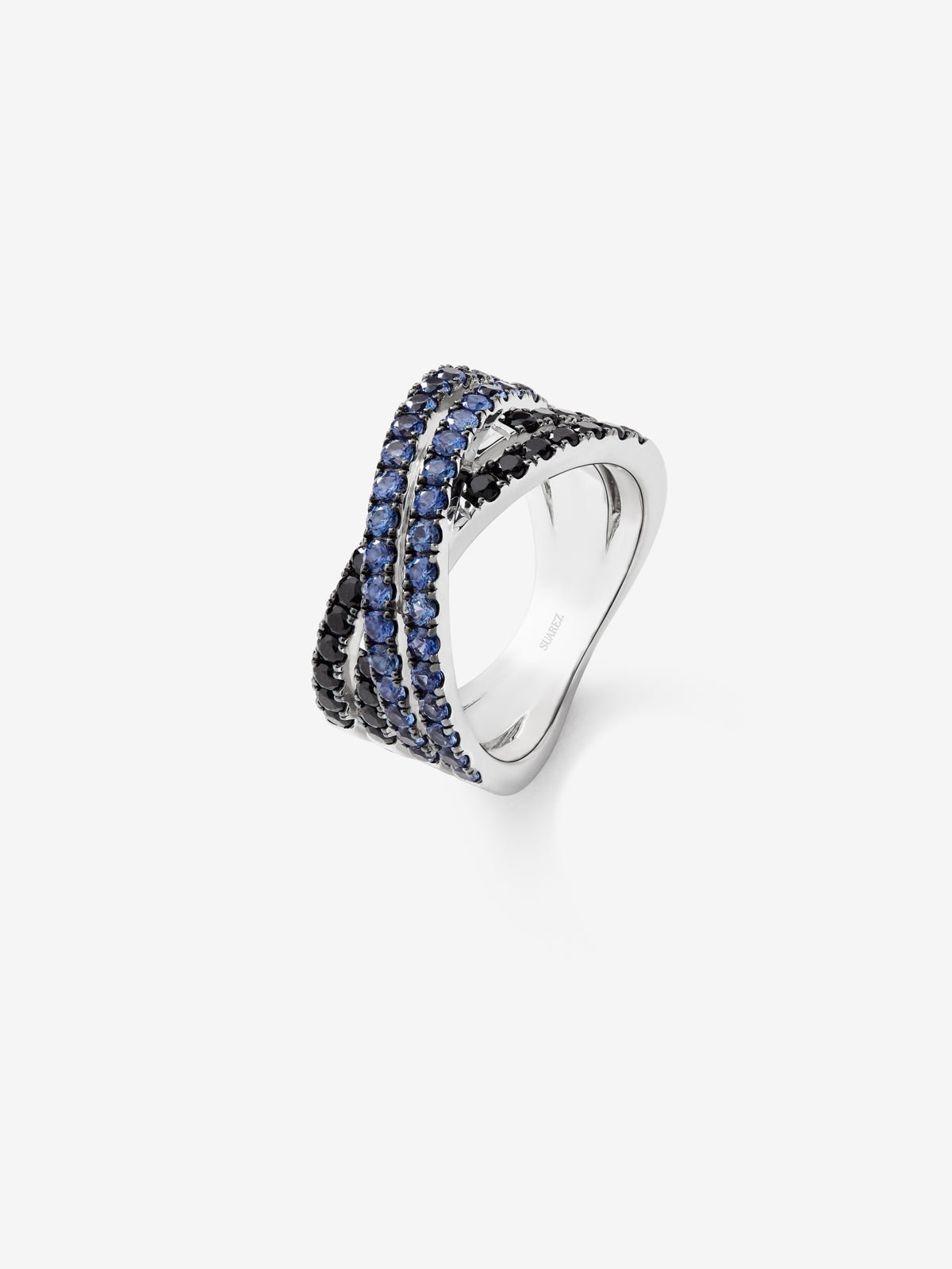 Anillo cruzado de doble brazo de plata 925 con 36 zafiros azules en talla brillante con un total de 1,26 cts y 22 espinelas negras con un total de 0,63 cts