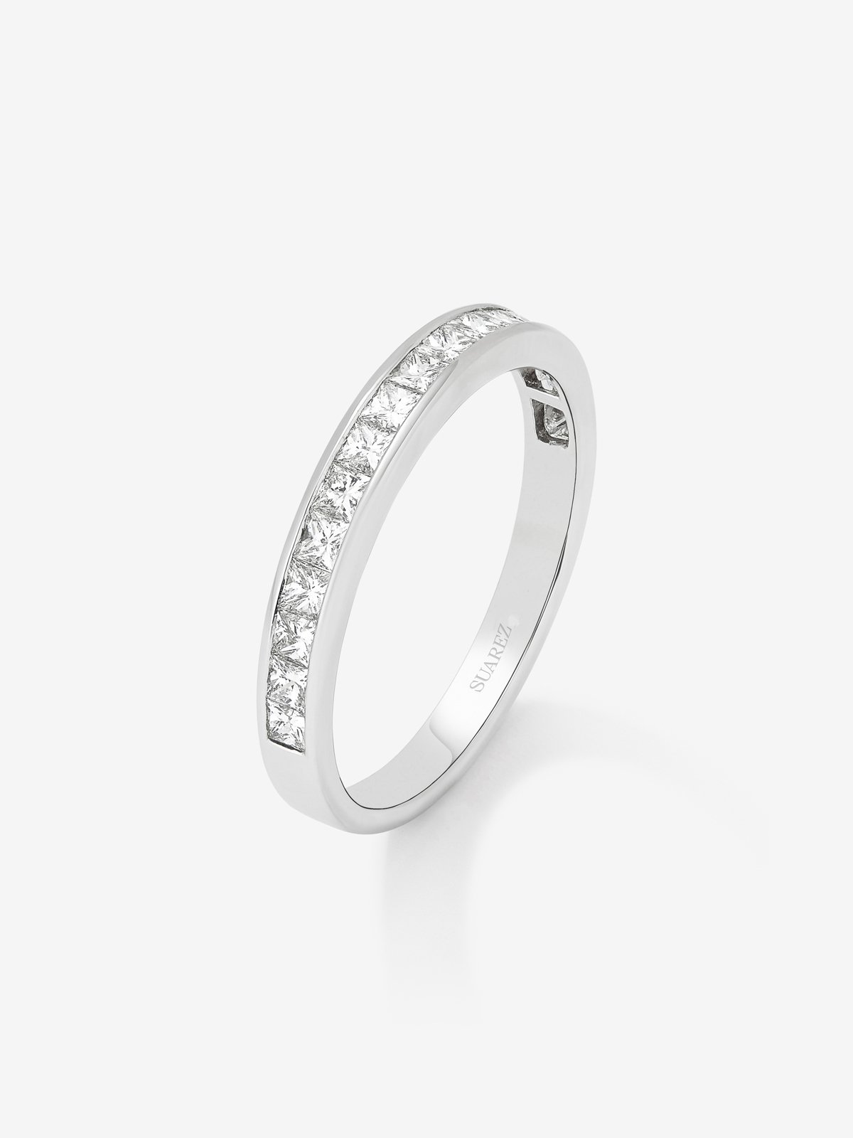 Half ring in 18K white gold with 20 princess-cut diamonds with a total of 0.62 cts
