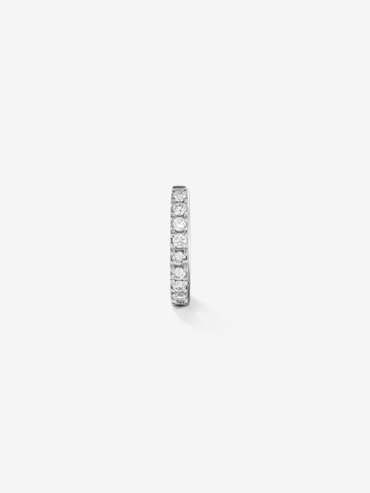 Pendiente aro individual de oro blanco de 18K con diamantes