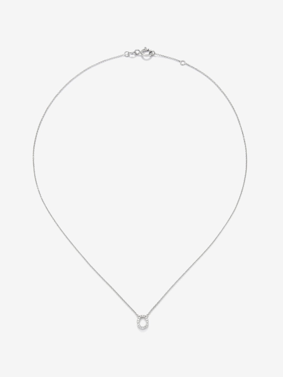 Colgante de oro blanco de 18K con letras y diamantes blancos en talla brillante