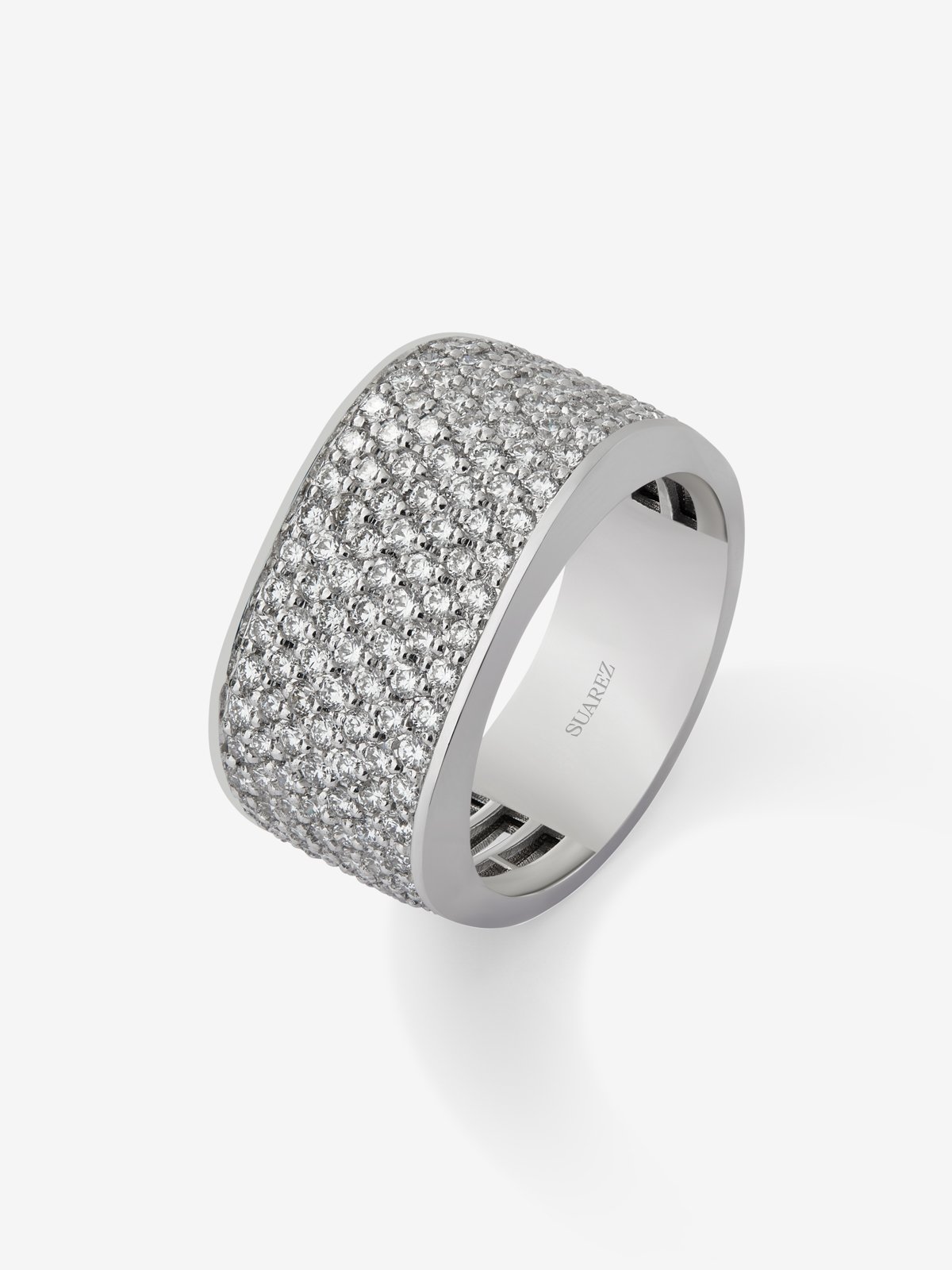 Anillo de oro blanco de 18K con pavé de diamantes en talla brillante