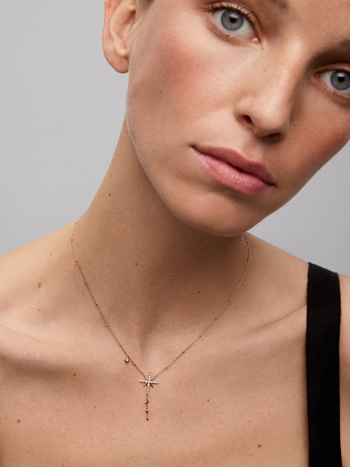 Long chain pendant with 18K rose gold star with diamonds