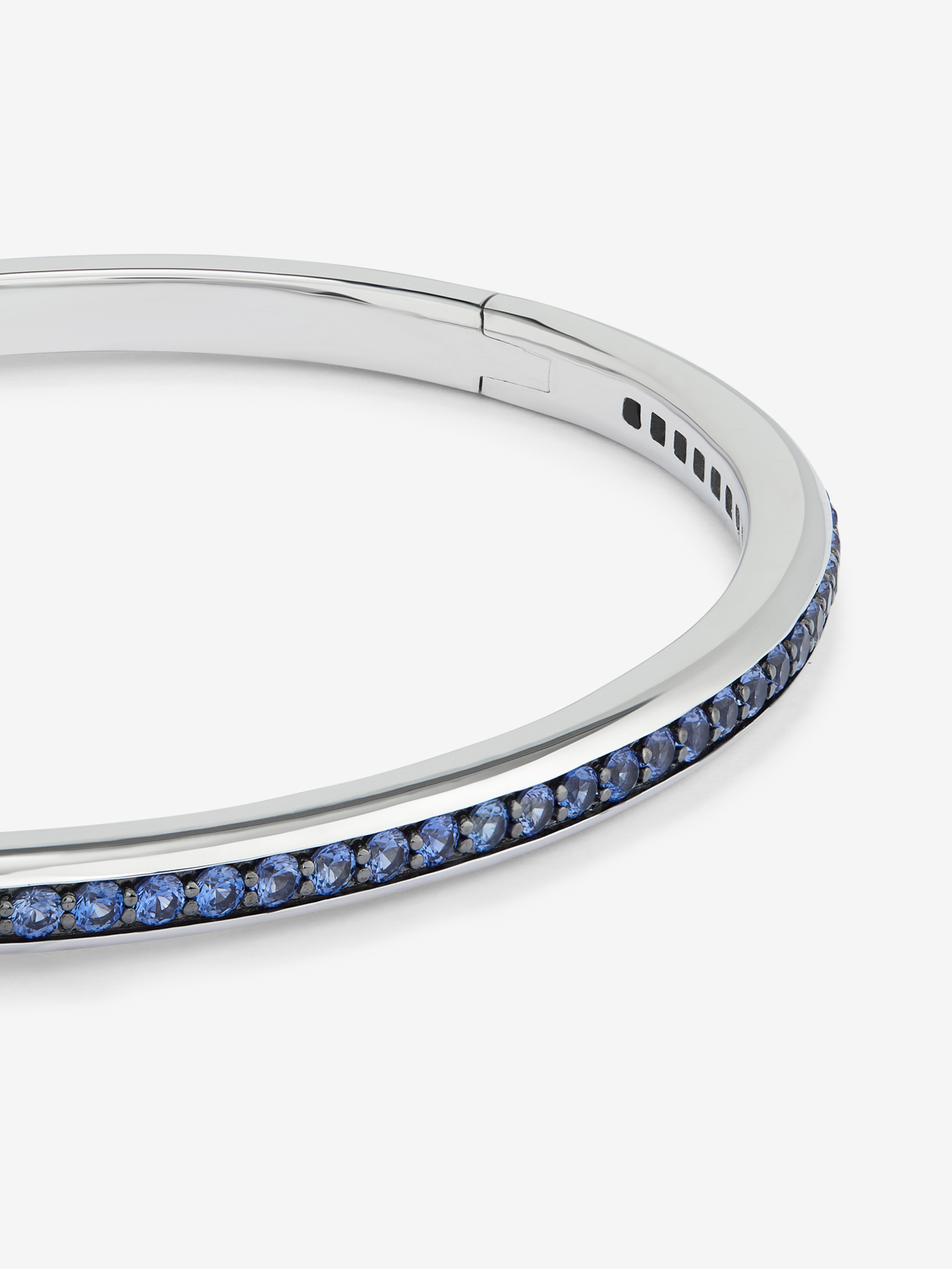 925 Silver rigid bracelet with sapphires.
