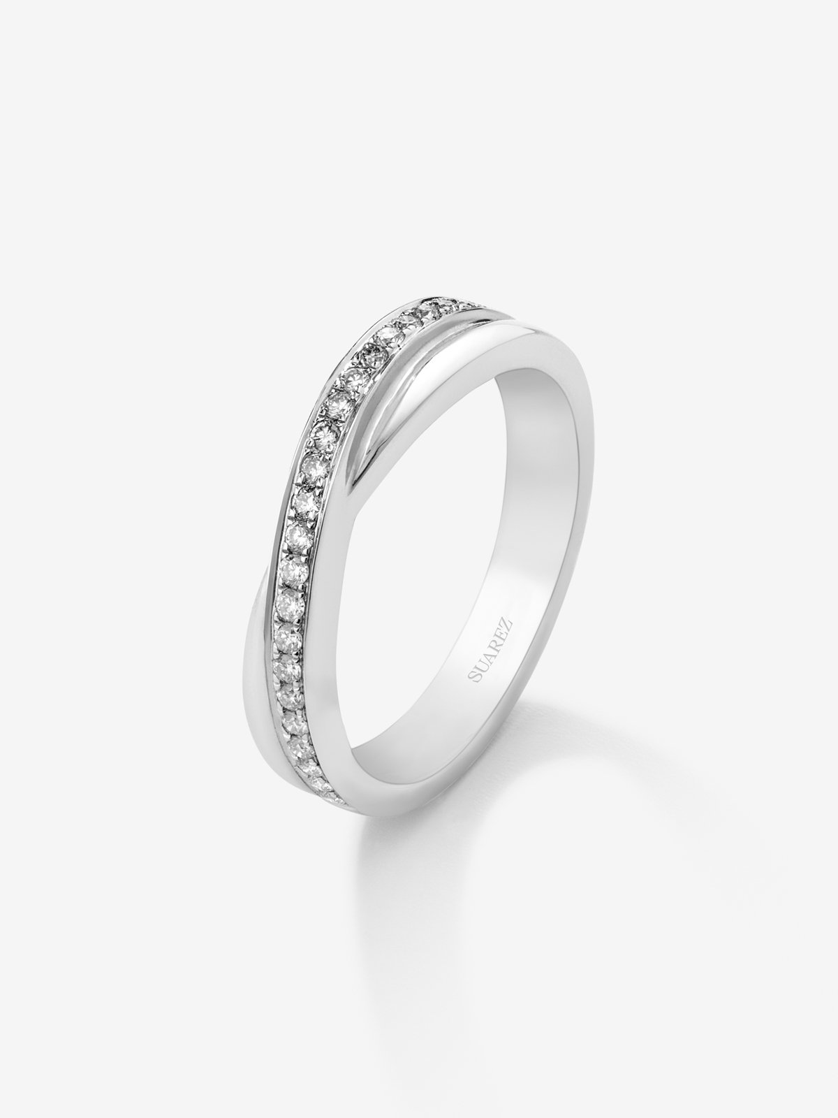 18K white gold cross ring with 23 brilliant-cut diamonds with a total of 0.19 cts