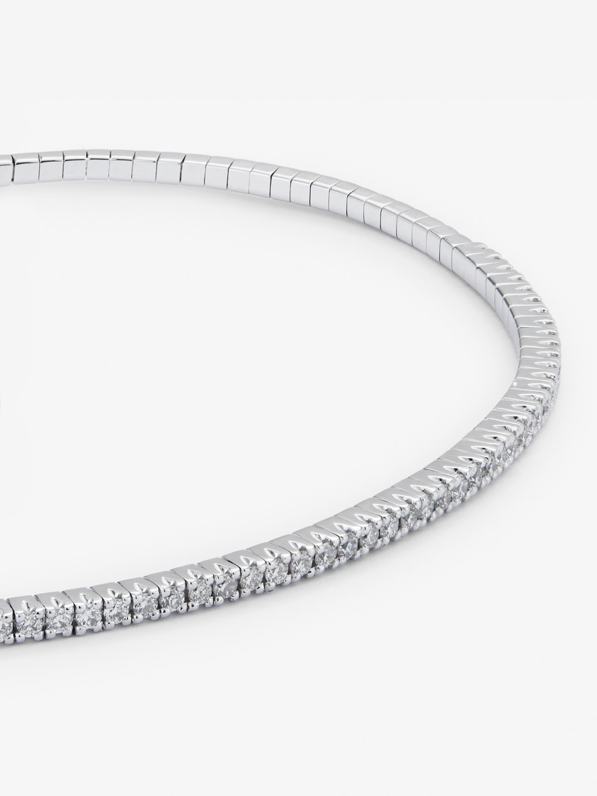 Pulsera rígida de oro blanco de 18K con diamantes blancos en talla brillante de 0,39 cts