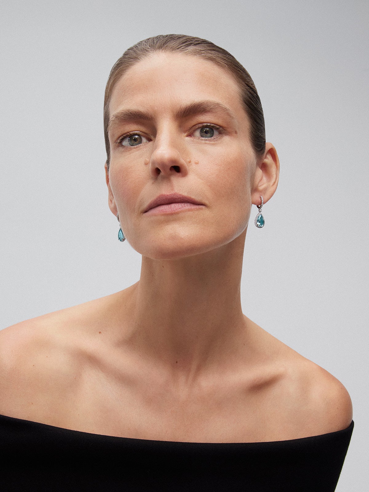18K white gold hoop earrings with aquamarine and diamond pendant.