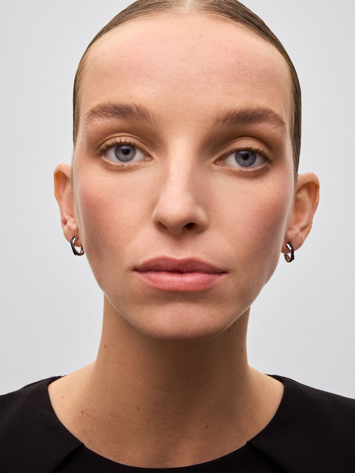 925 silver earrings with 36 brilliant-cut black spinels