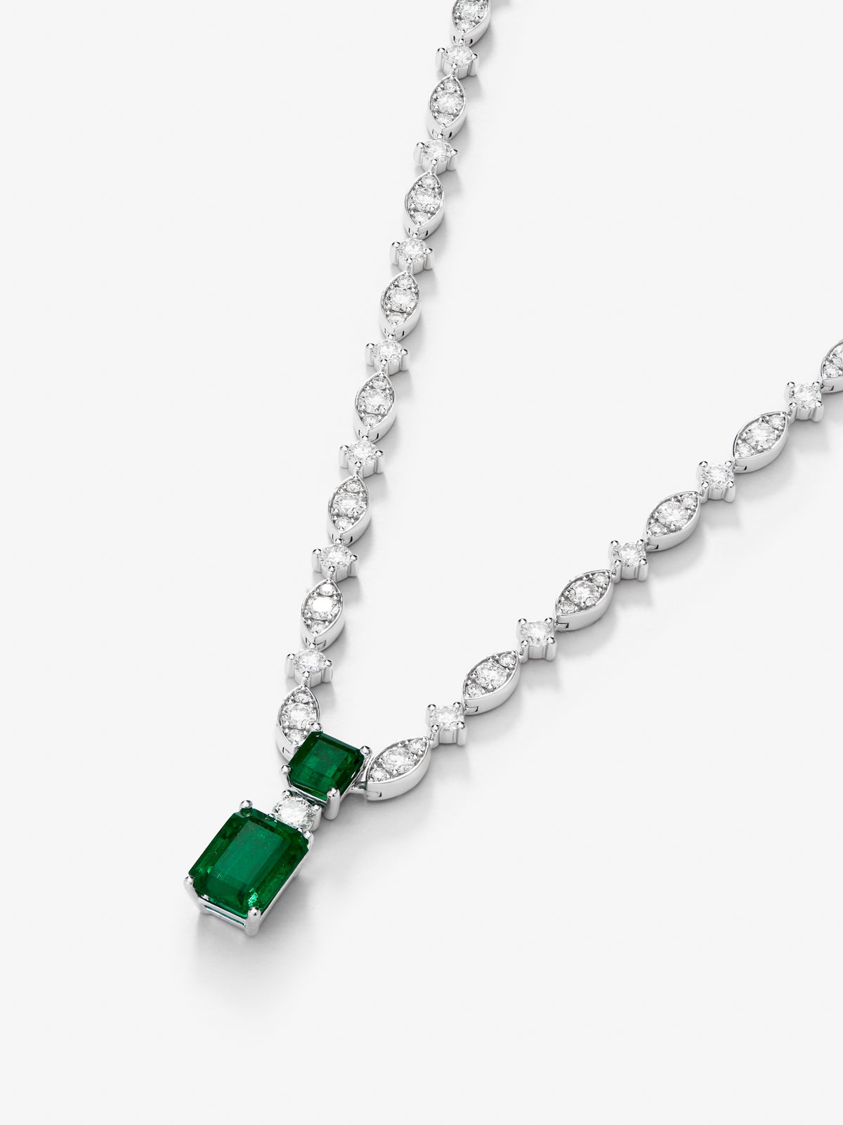 18K white gold necklace with 2 octagonal-cut green emeralds with a total of 3.59 cts and 136 brilliant-cut diamonds with a total of 7.24 cts