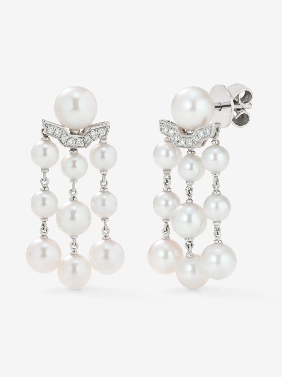 Pendientes de oro blanco de 18K con 20 perlas akoya y 16 diamantes en talla brillante con un total de 0,08 cts