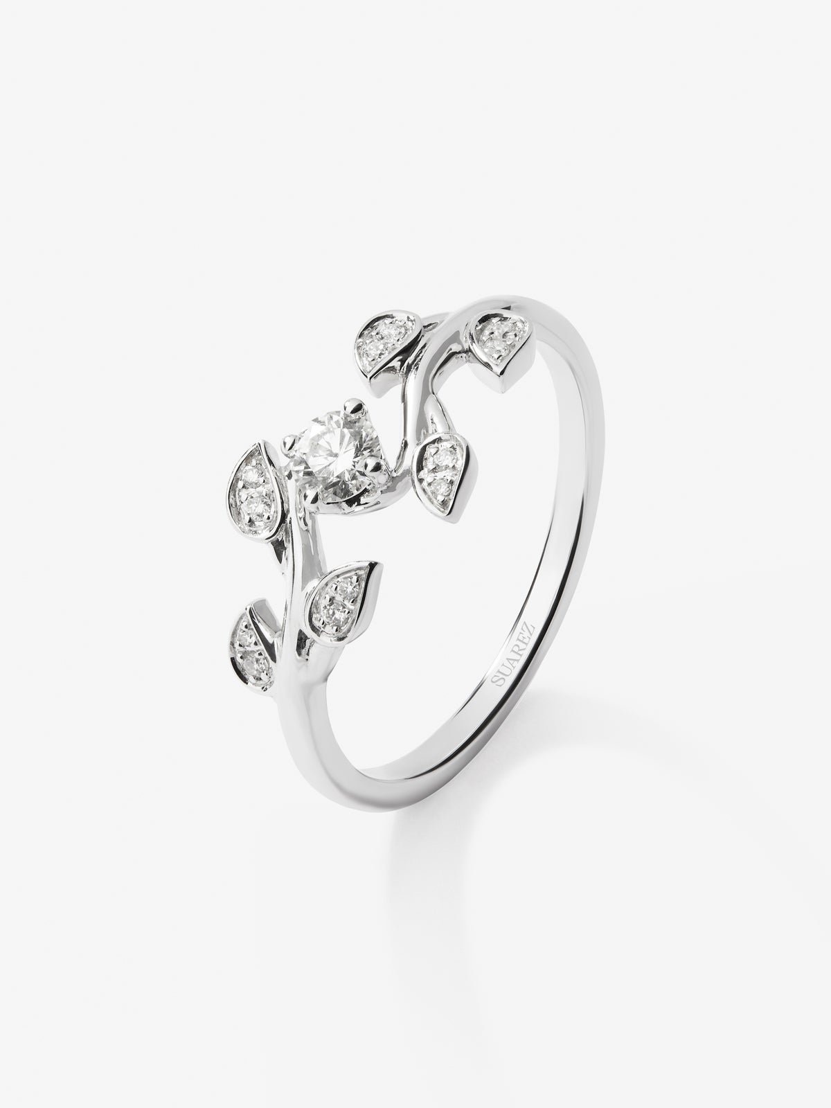 18K white gold ring with 13 brilliant-cut diamonds with a total of 0.19 cts