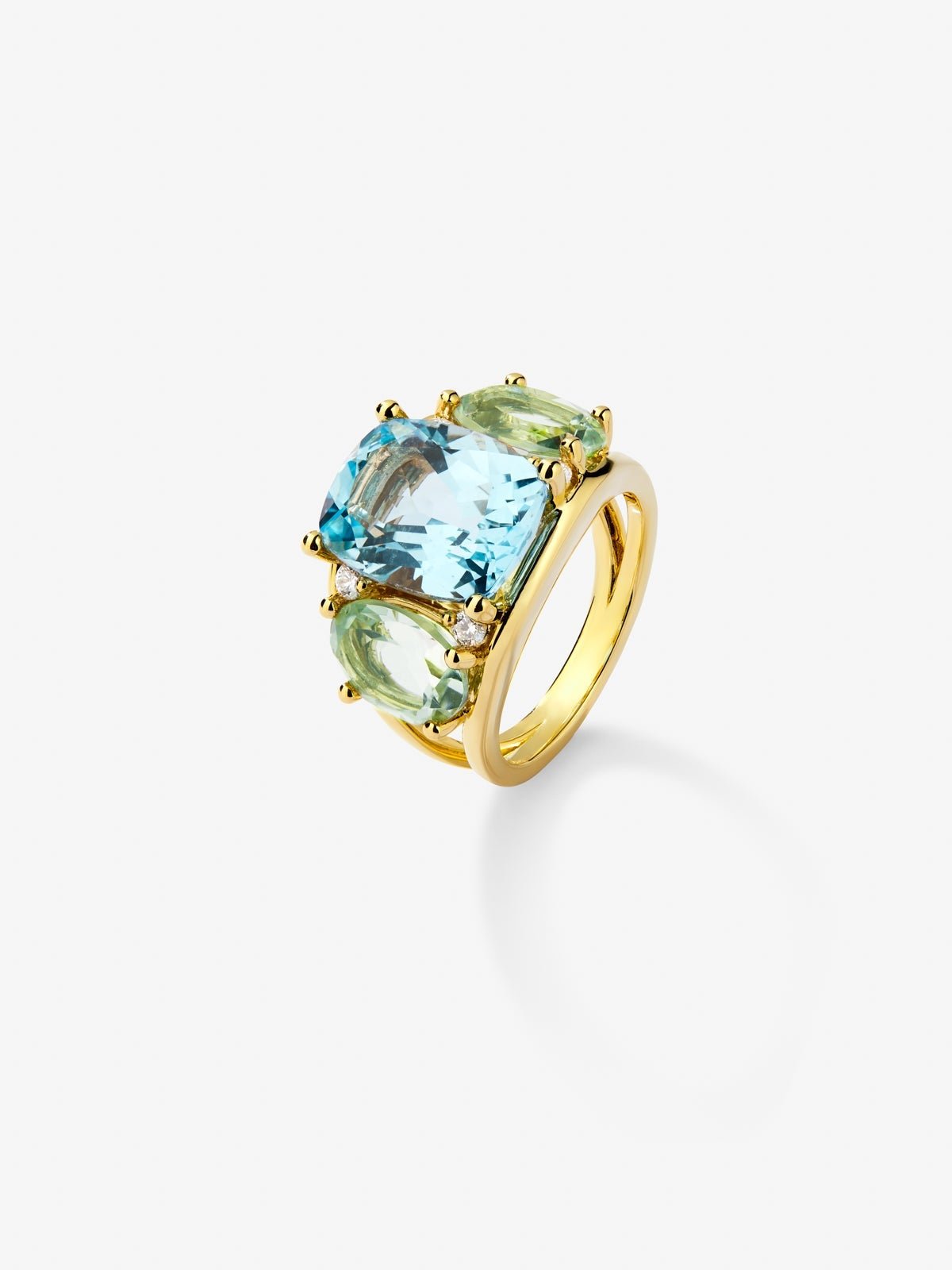 Anillo de oro amarillo de 18K con topacio azul sky en talla cushion de 5,5 cts, amatistas verdes en talla oval de 4,65 cts y diamantes blancos en talla brillante de 0,15 cts