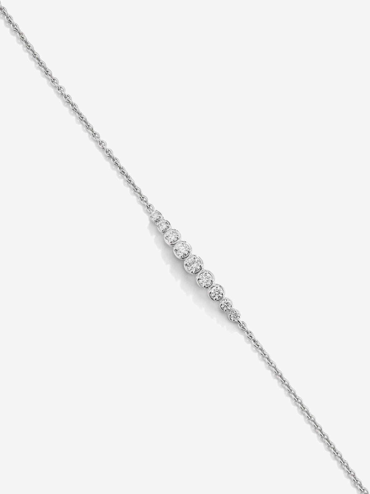Pulsera de oro blanco de 18K con 9 diamantes en talla brillante con un total de 0,29 cts