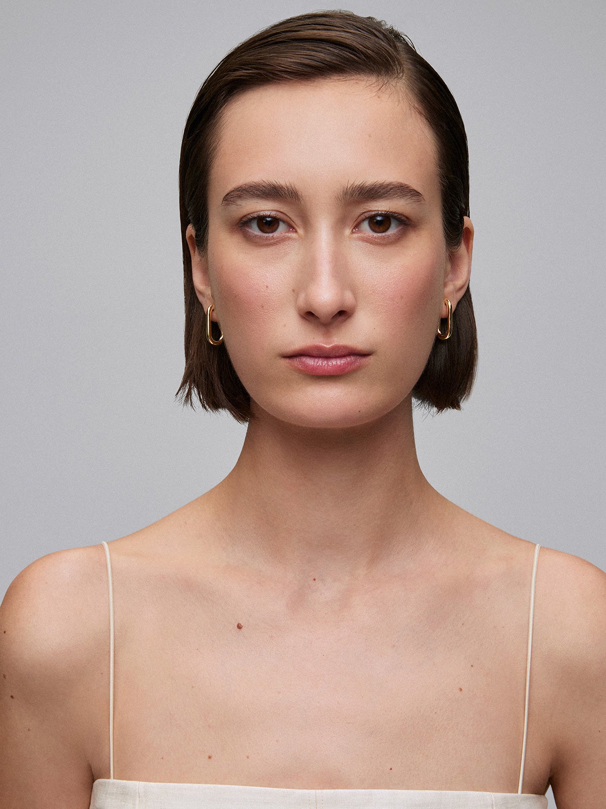 Short forza chain earrings in 18k yellow gold.