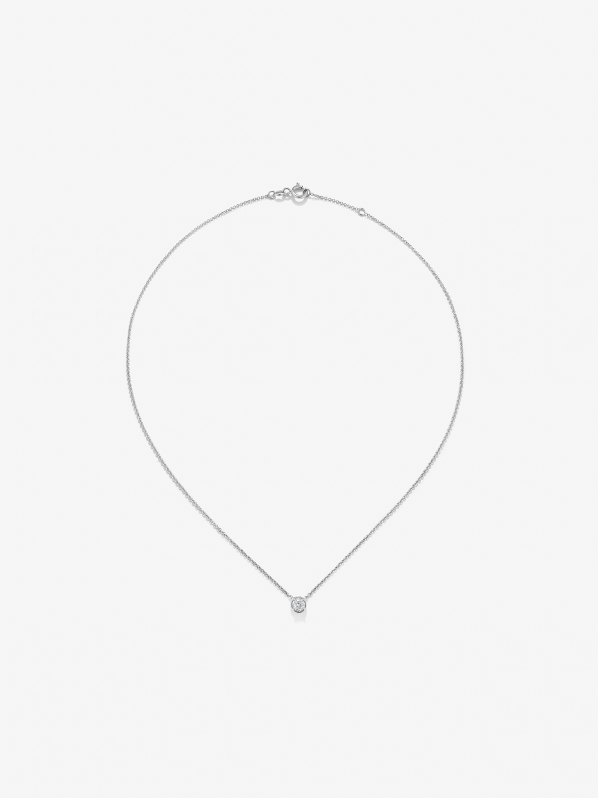 18K white gold chain pendant with solitary diamond