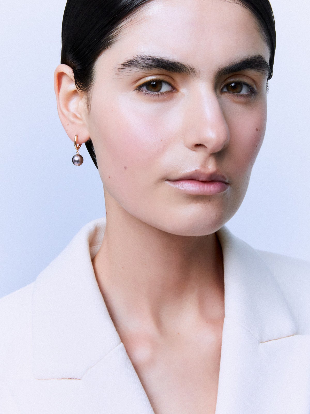 18k rose gold hoop earring with 9mm Tahitian pearl.