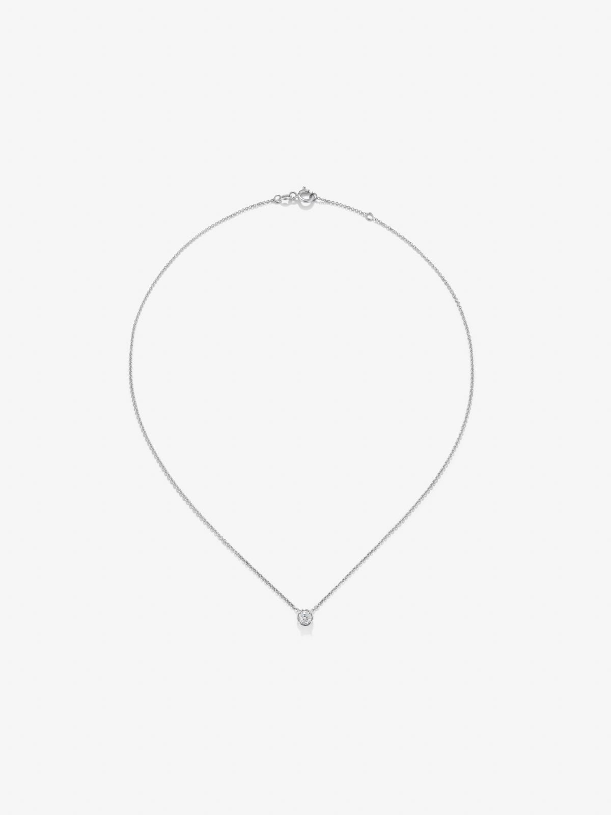 18K white gold chain pendant with solitary diamond