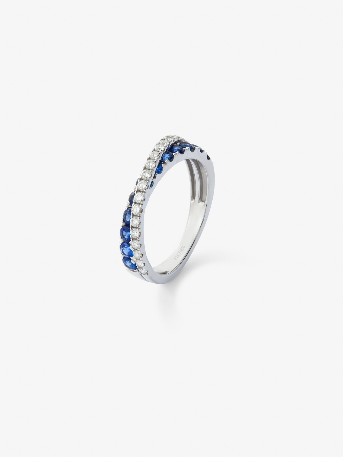 18K white gold cross ring with 12 brilliant-cut blue sapphires with a total of 0.77 cts and 20 brilliant-cut diamonds with a total of 0.29 cts