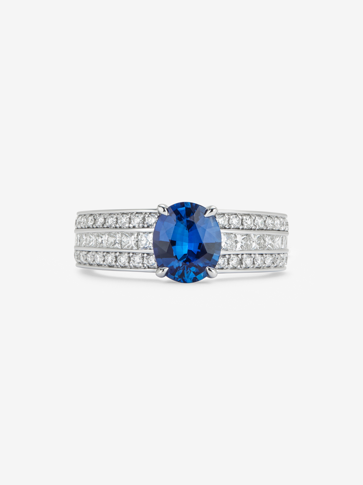 18K white gold ring with oval-cut royal blue sapphire of 2.53 cts, 44 brilliant-cut diamonds with a total of 0.37 cts and 22 princess-cut diamonds with a total of 0.58 cts