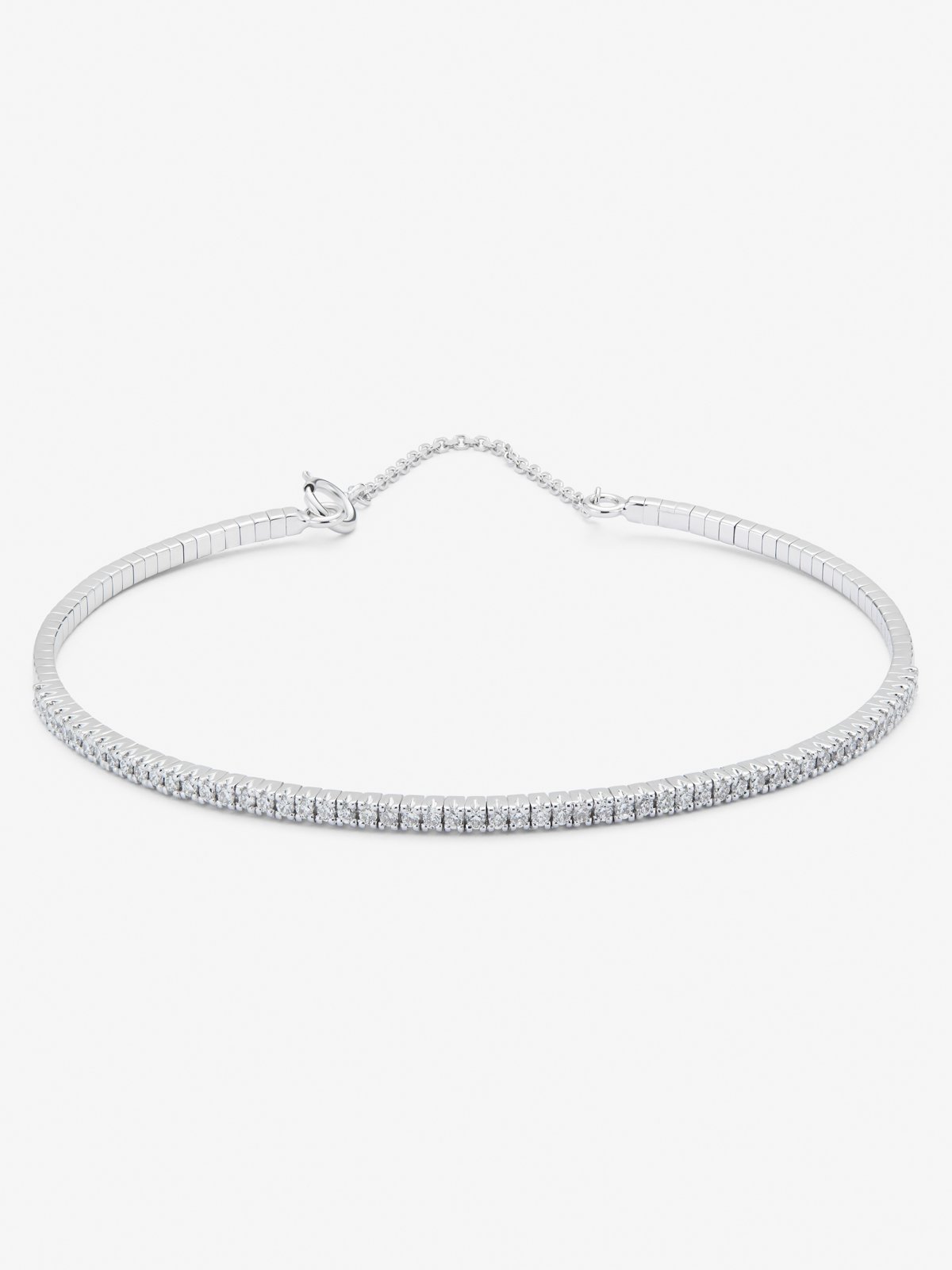 Pulsera rígida de oro blanco de 18K con diamantes blancos en talla brillante de 0,39 cts