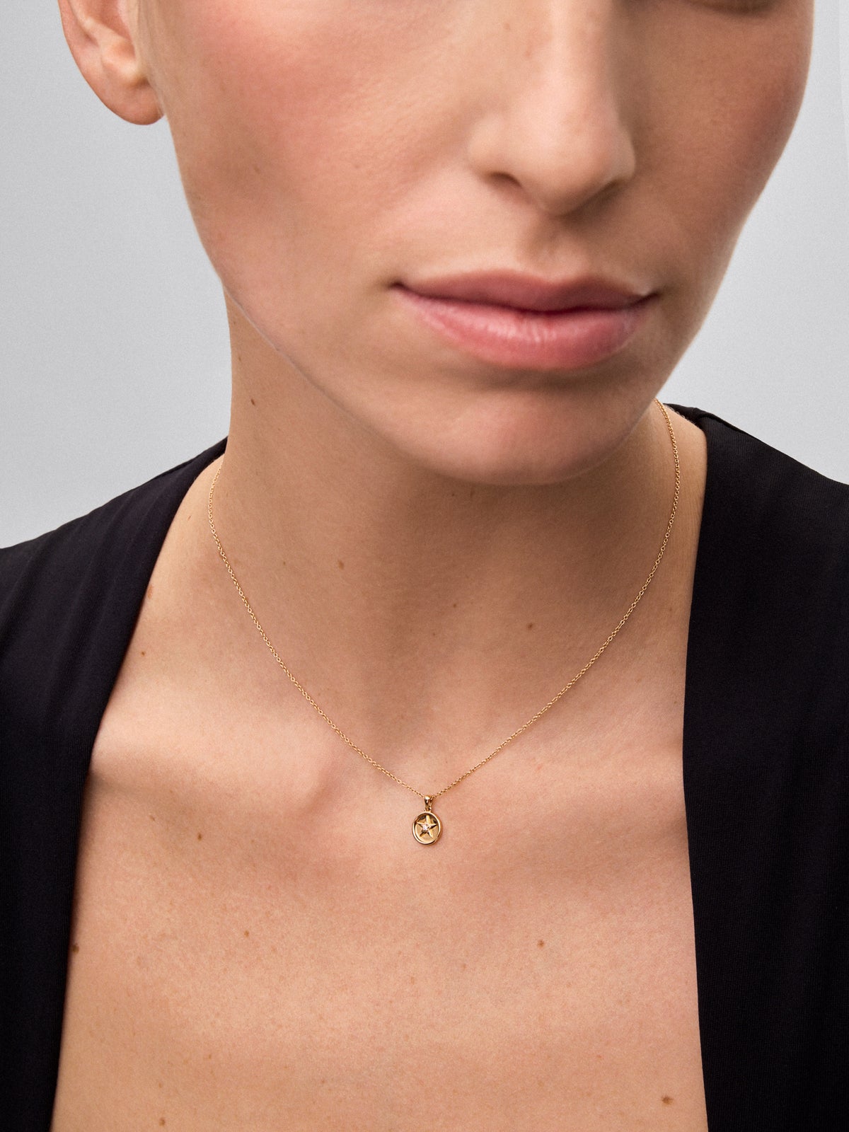 18kt rose gold pendant with diamonds