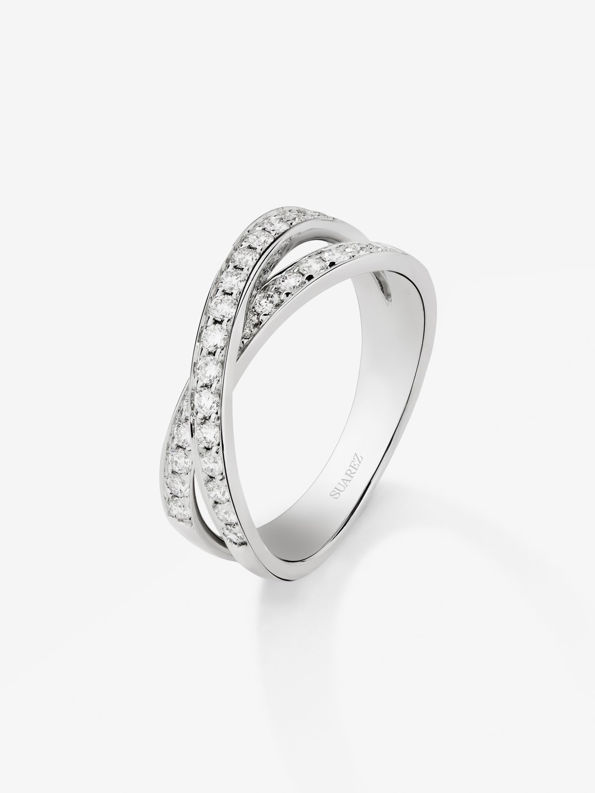 Anillo cruzado de oro blanco de 18K con 30 diamantes en talla brillante con un total de 0,48 cts