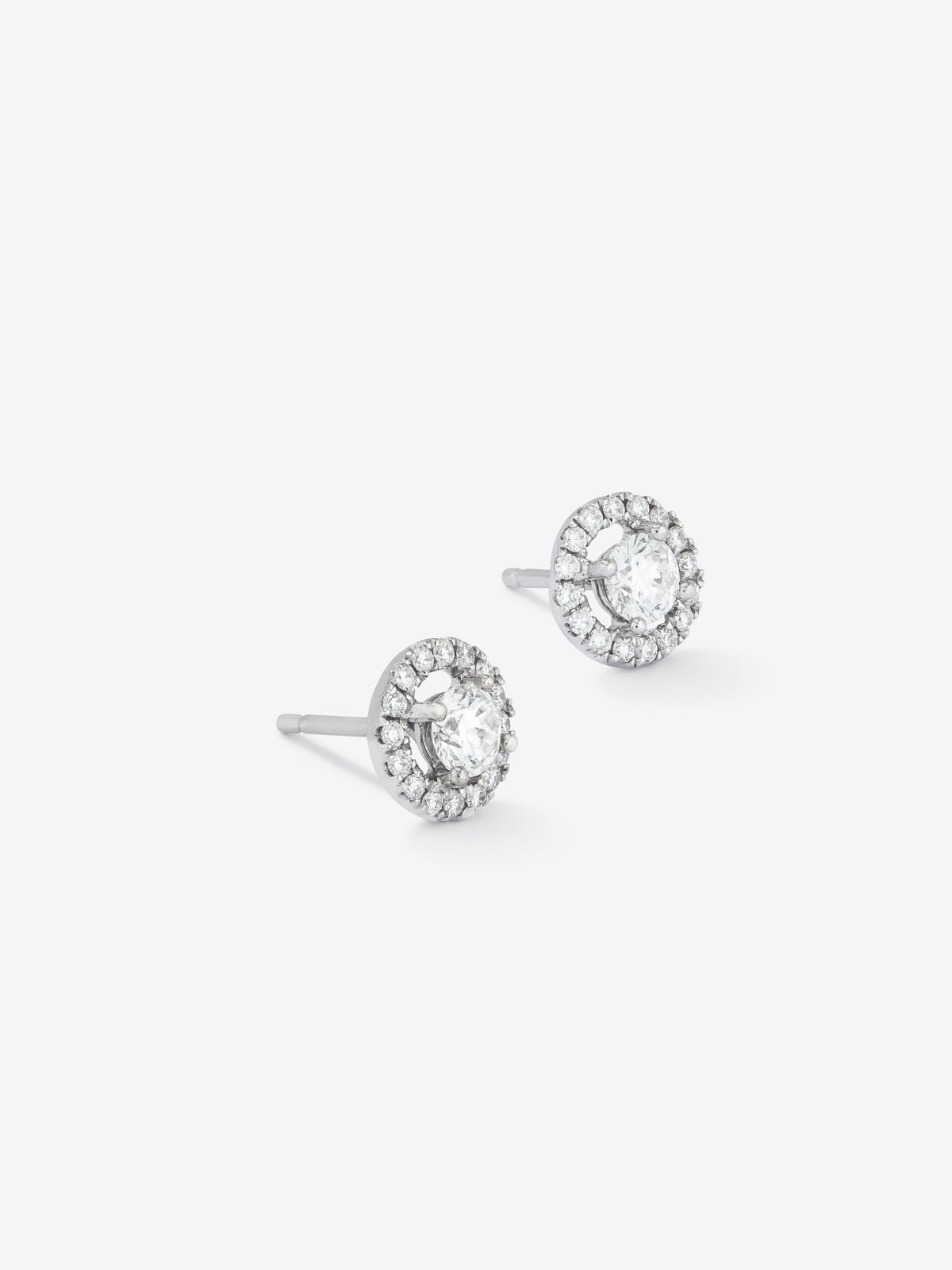 18K white gold earrings with solitaire diamond and diamond border