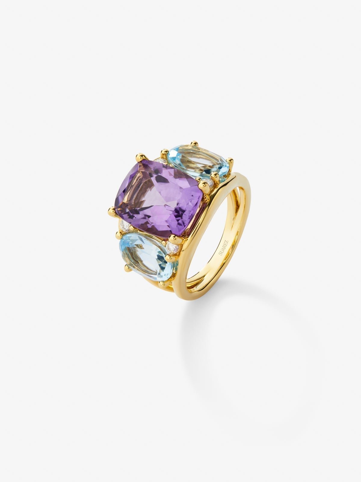 18K yellow gold ring with cushion-cut purple amethyst of 5.5 cts, 2 oval-cut sky blue topazes with a total of 4.65 cts and 4 brilliant-cut diamonds with a total of 0.15 cts