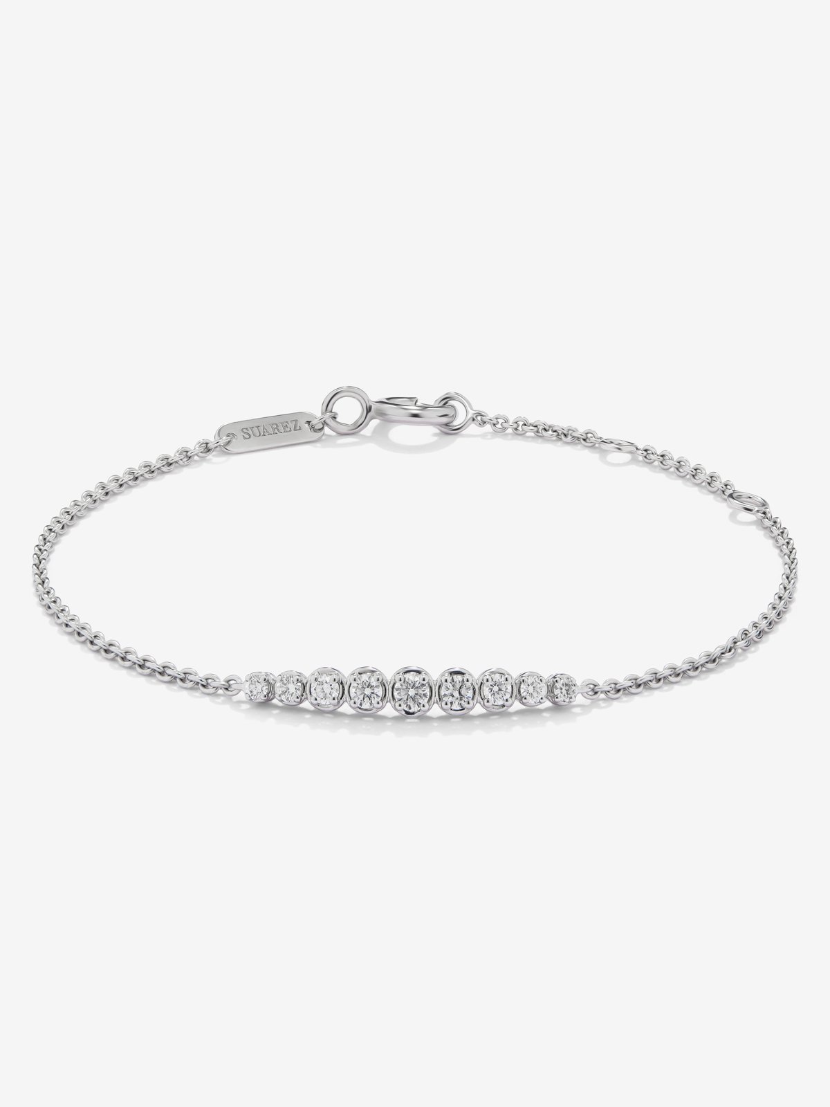 Pulsera de oro blanco de 18K con 9 diamantes en talla brillante con un total de 0,29 cts