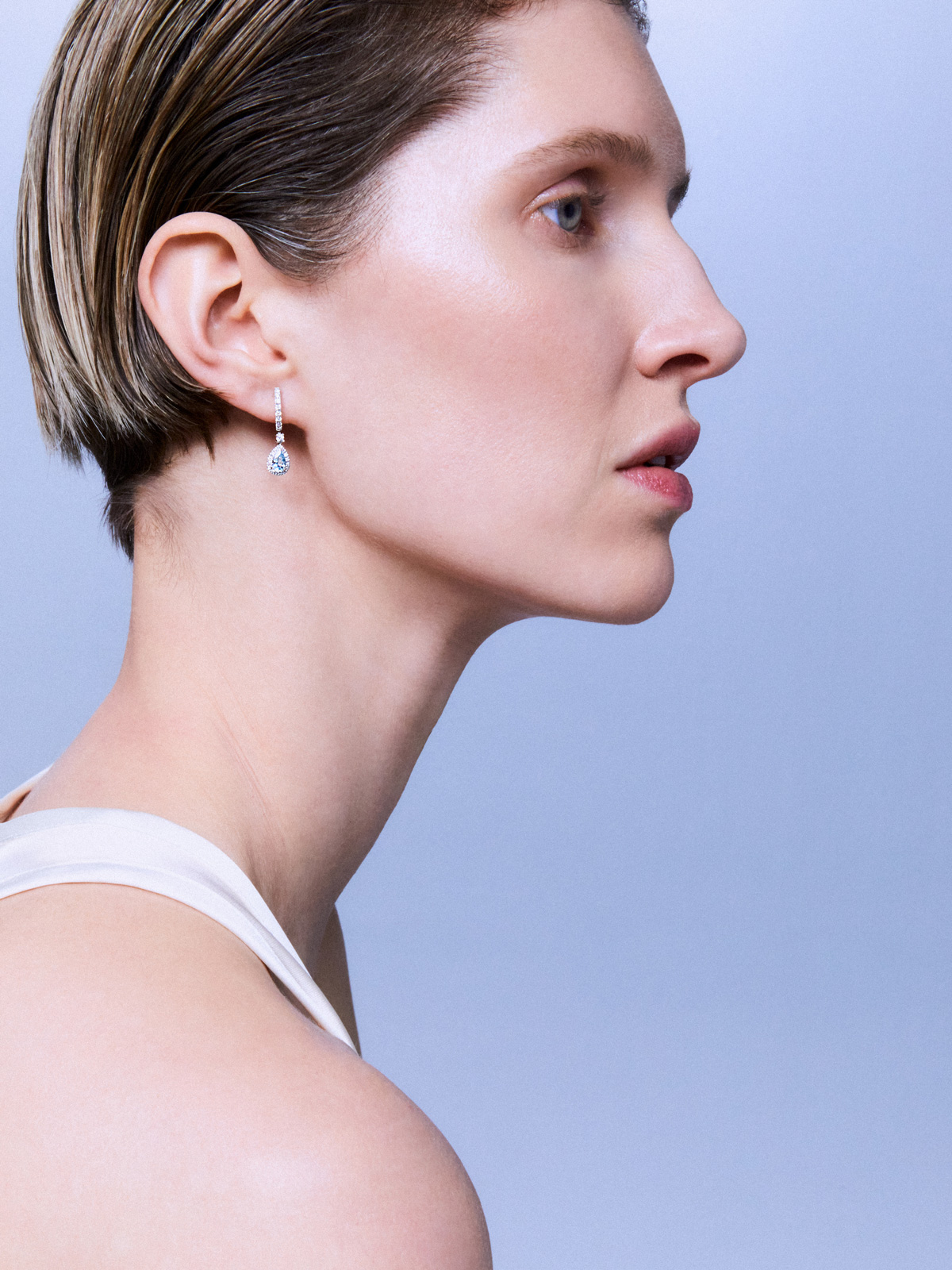18K white gold hoop earrings with aquamarine and diamond pendant