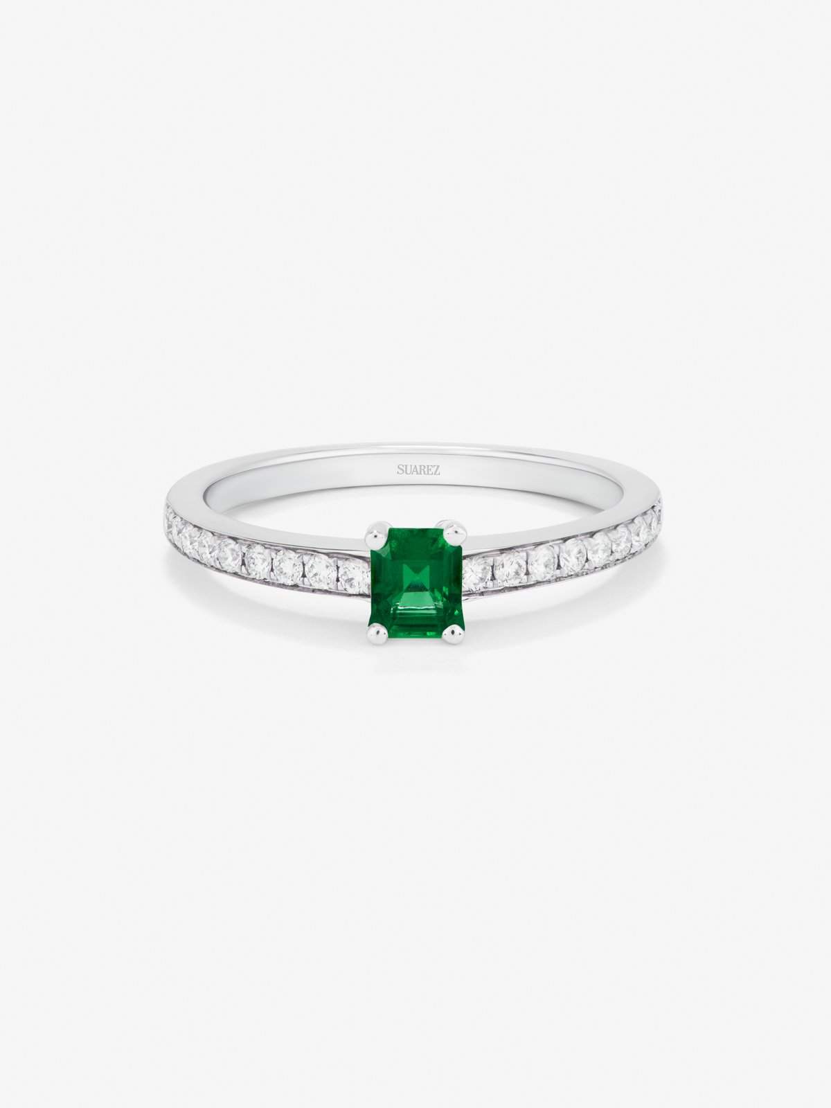 Anillo solitario de oro blanco de 18K con esmeralda y diamante