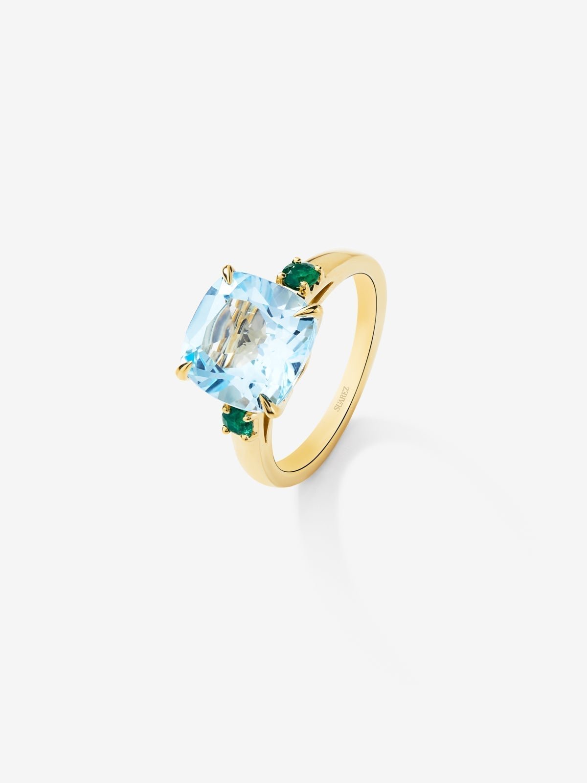 18K yellow gold triple ring with 4.88 ct cushion-cut sky blue topaz and 2 brilliant-cut green emeralds